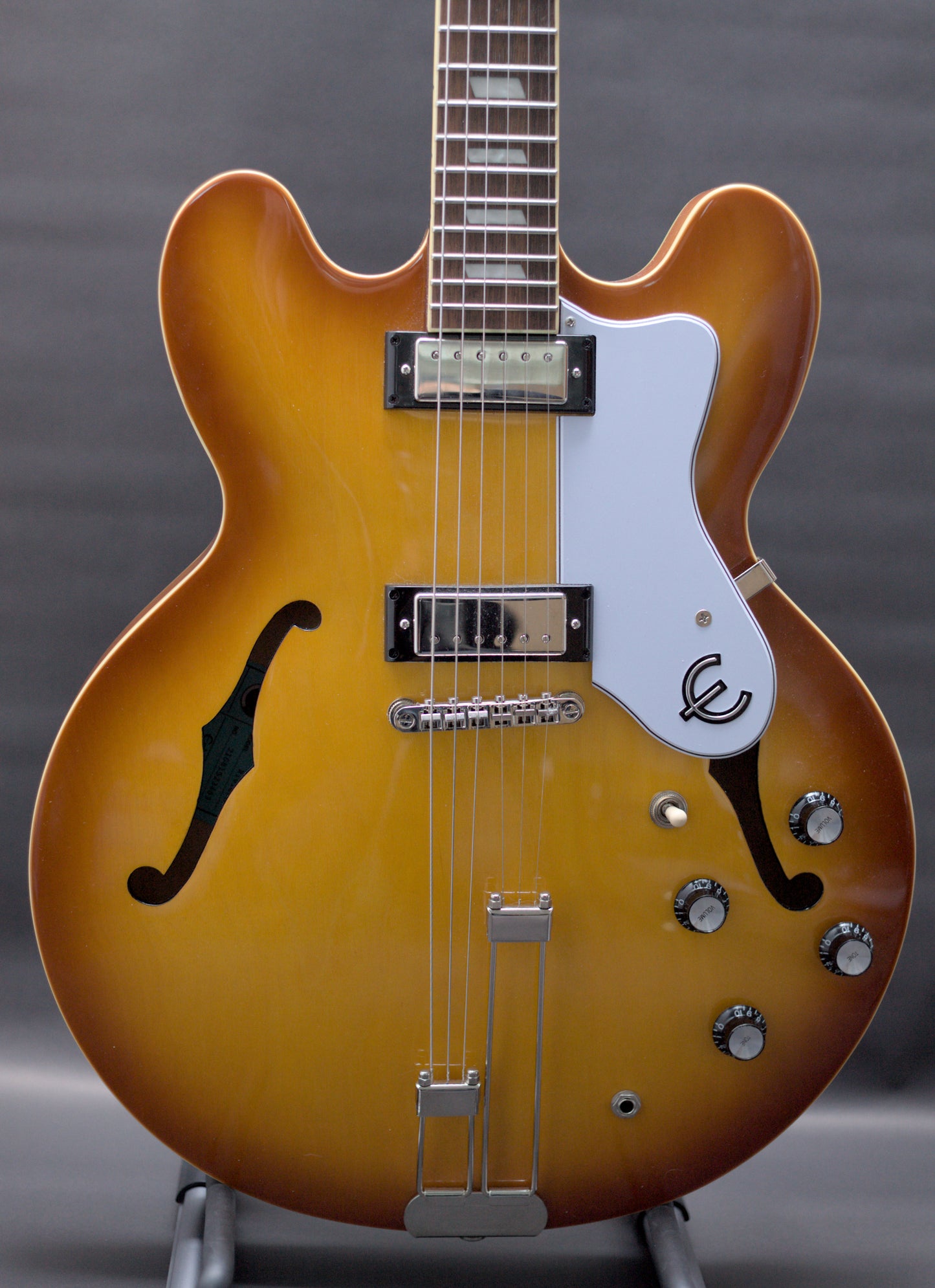 Epiphone Riviera Frequensator, Royal Tan, w/ hard case - MINT!