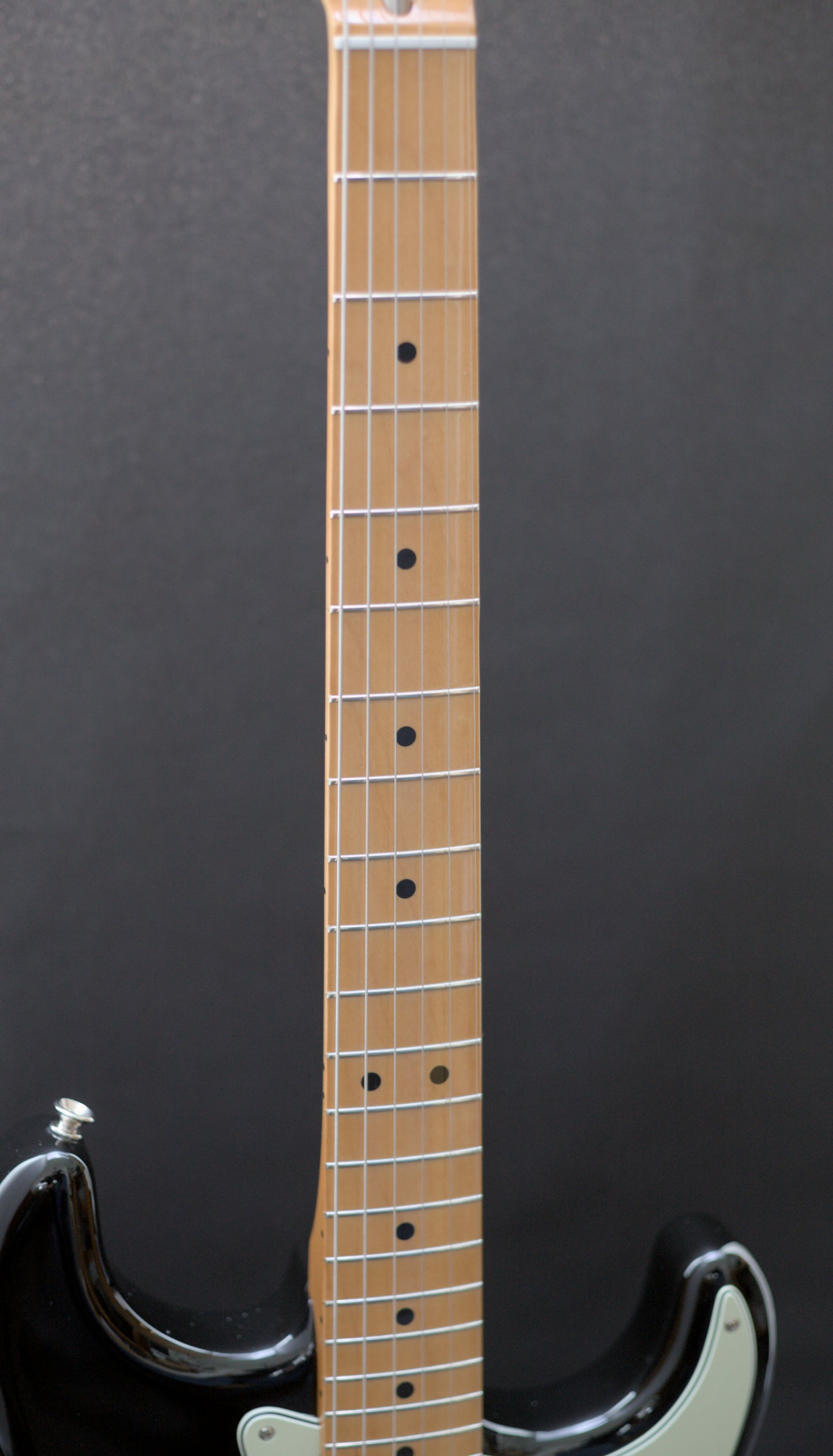 Fender FSR Vintera 70's Hardtail Stratocaster with Custom Shop '69 pickups