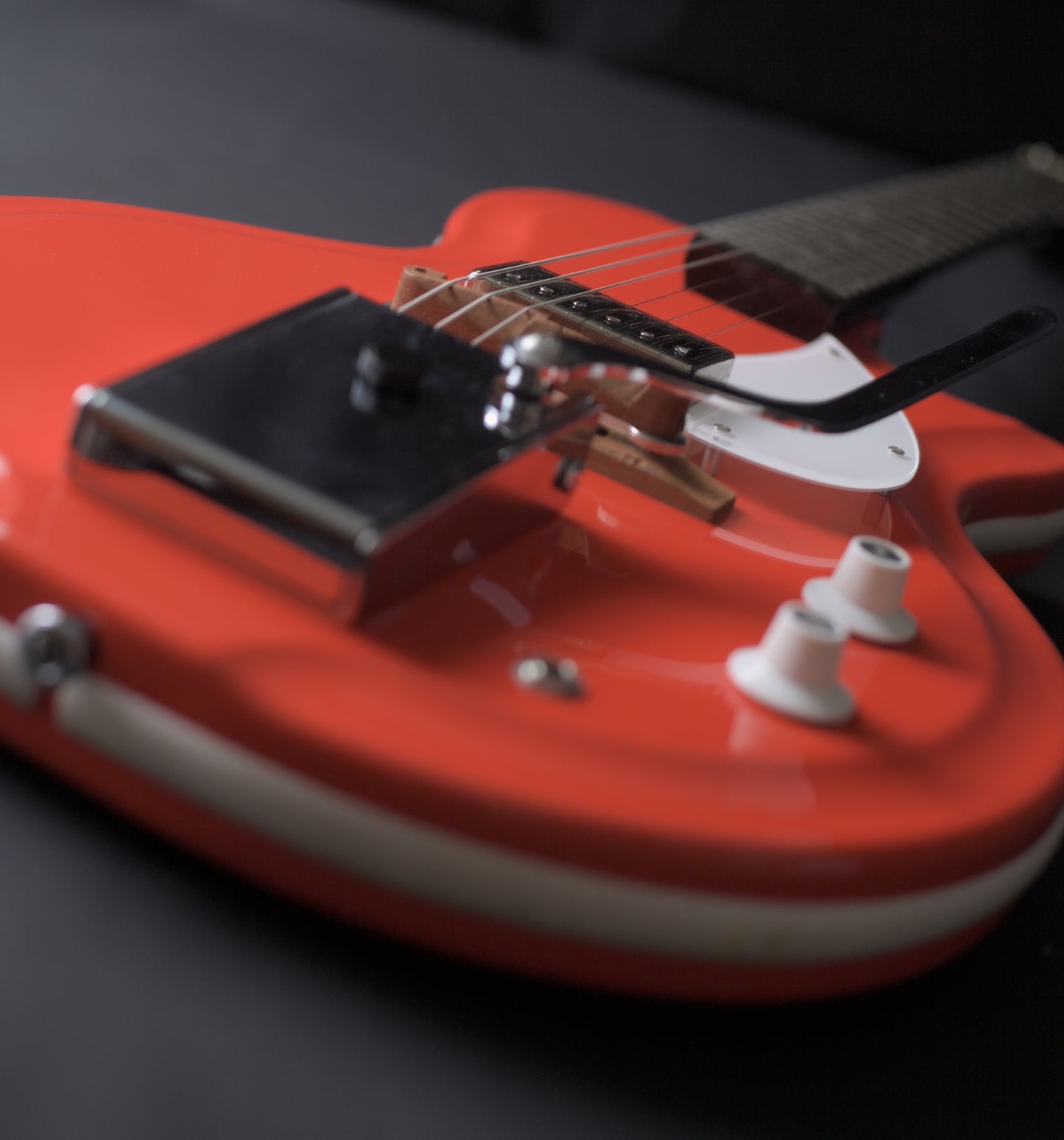 Supro Americana Series Belmont 1572 Vibrato  - Poppy Red with original 1960s case