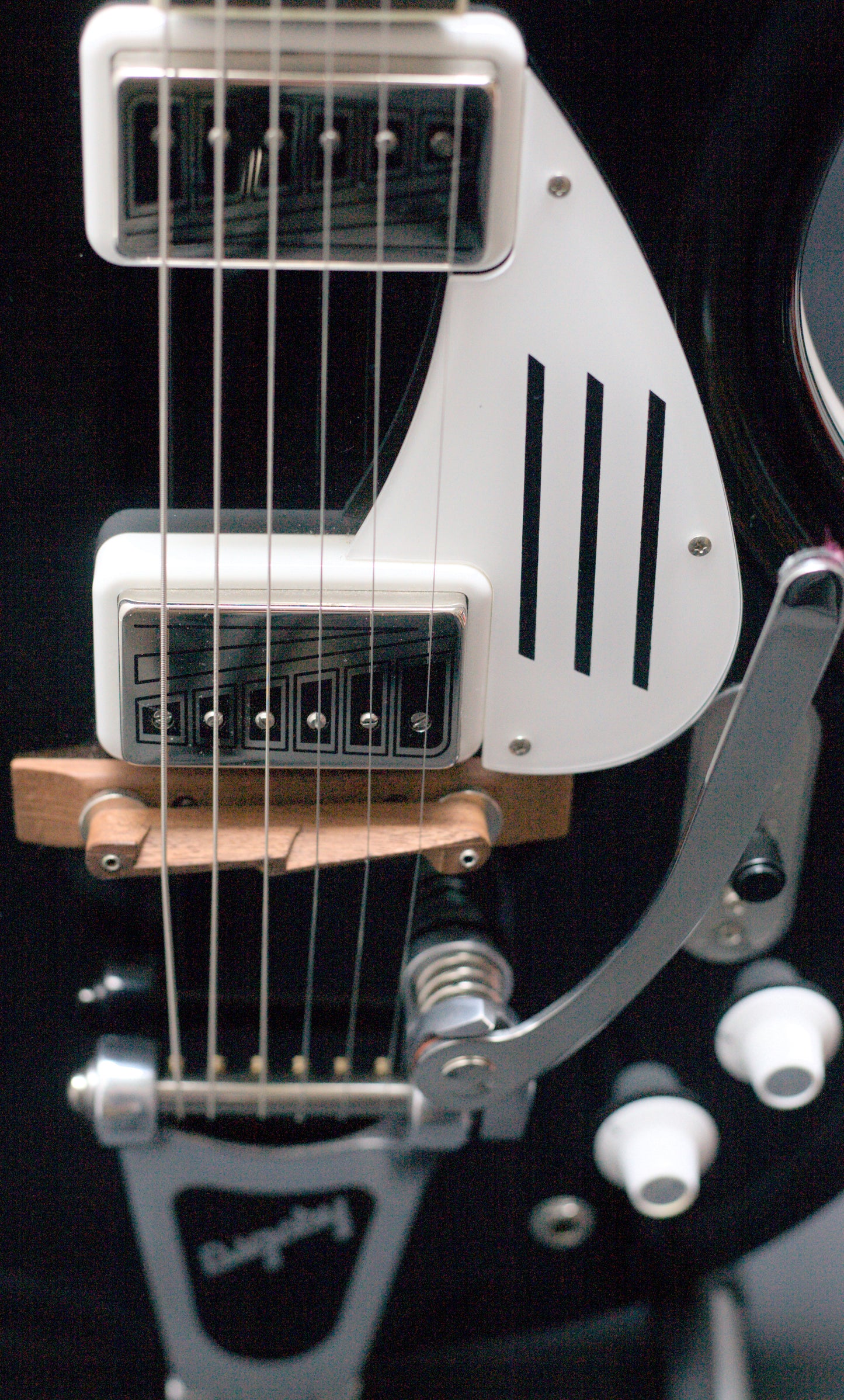 Supro Americana Series Black Holiday 1575JB with Bigsby - Jet Black