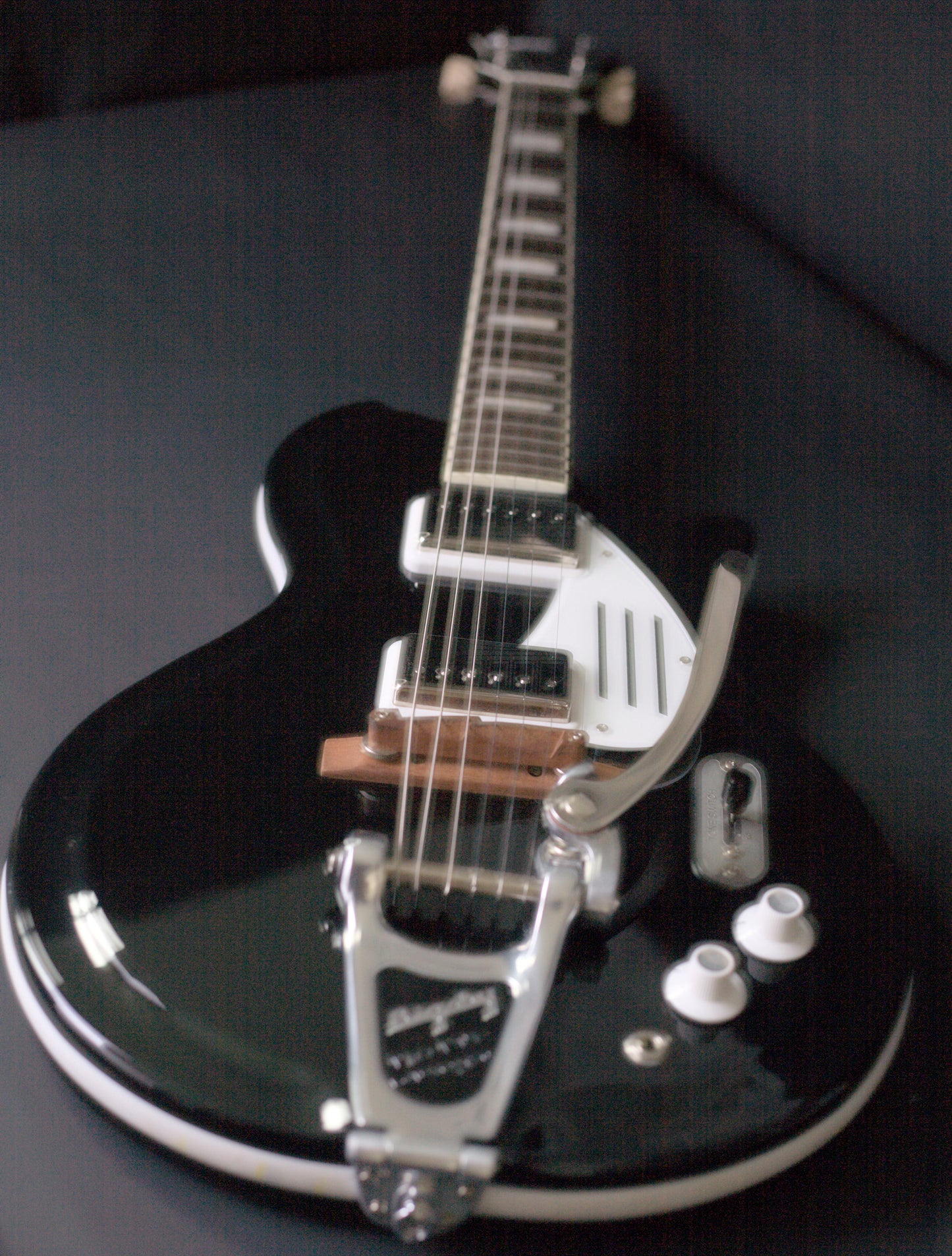 Supro Americana Series Black Holiday 1575JB with Bigsby - Jet Black