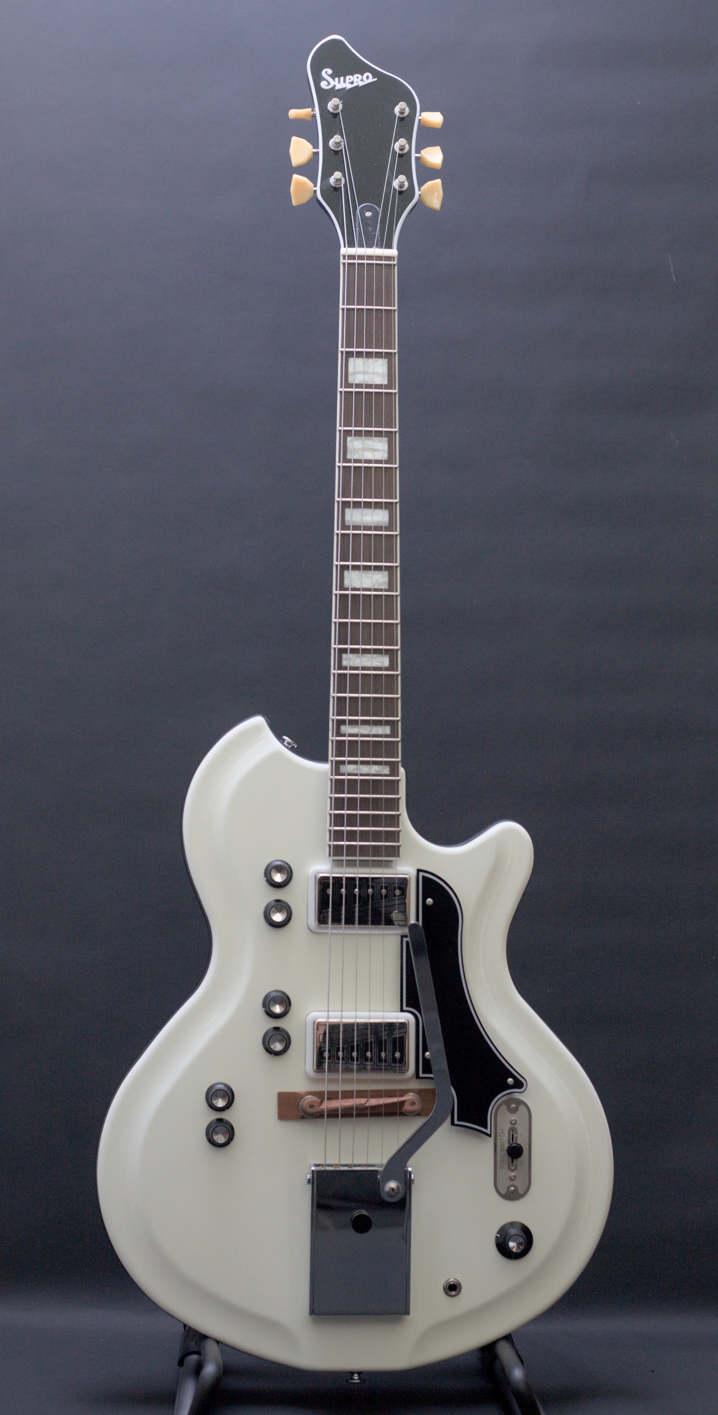 Supro Americana Series Martinique Deluxe 1593 Vibrato - Ermine White