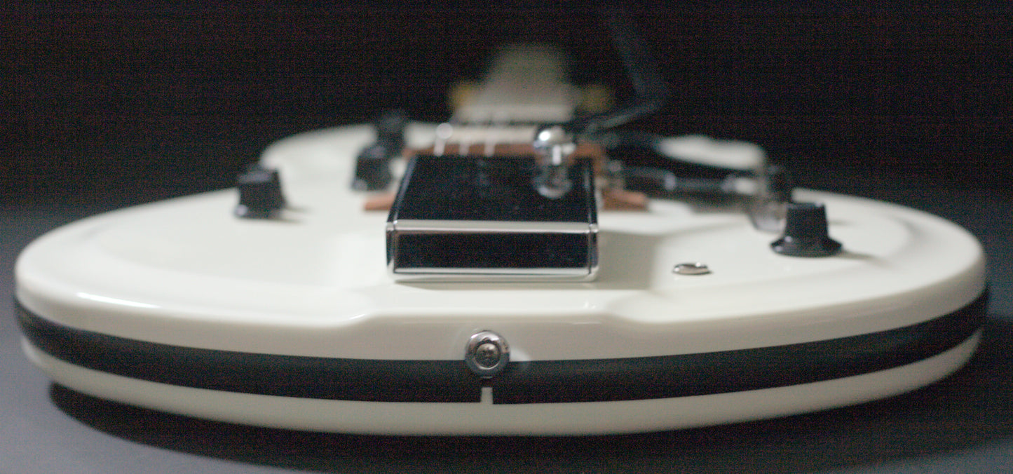 Supro Americana Series Martinique Deluxe 1593 Vibrato - Ermine White