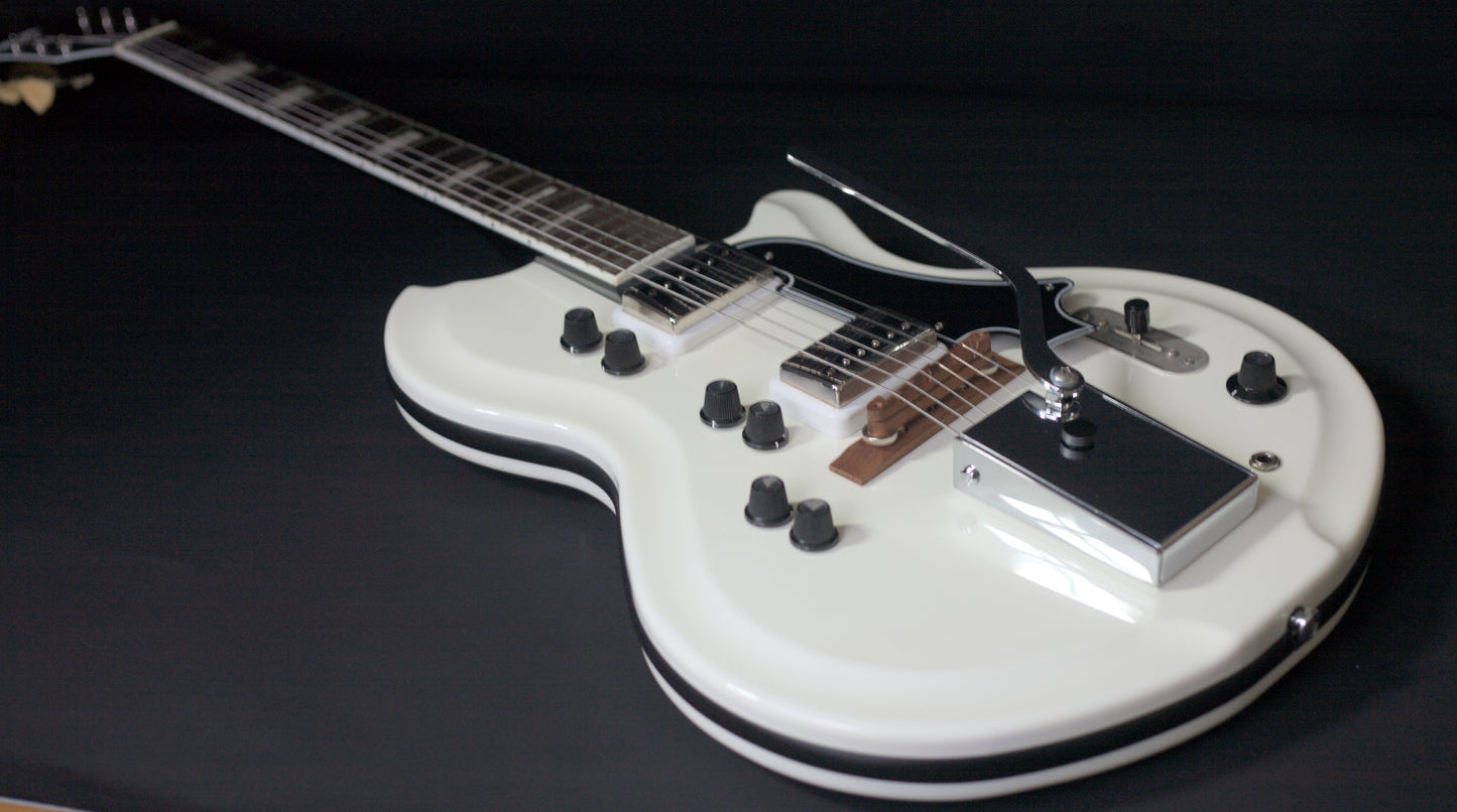 Supro Americana Series Martinique Deluxe 1593 Vibrato - Ermine White