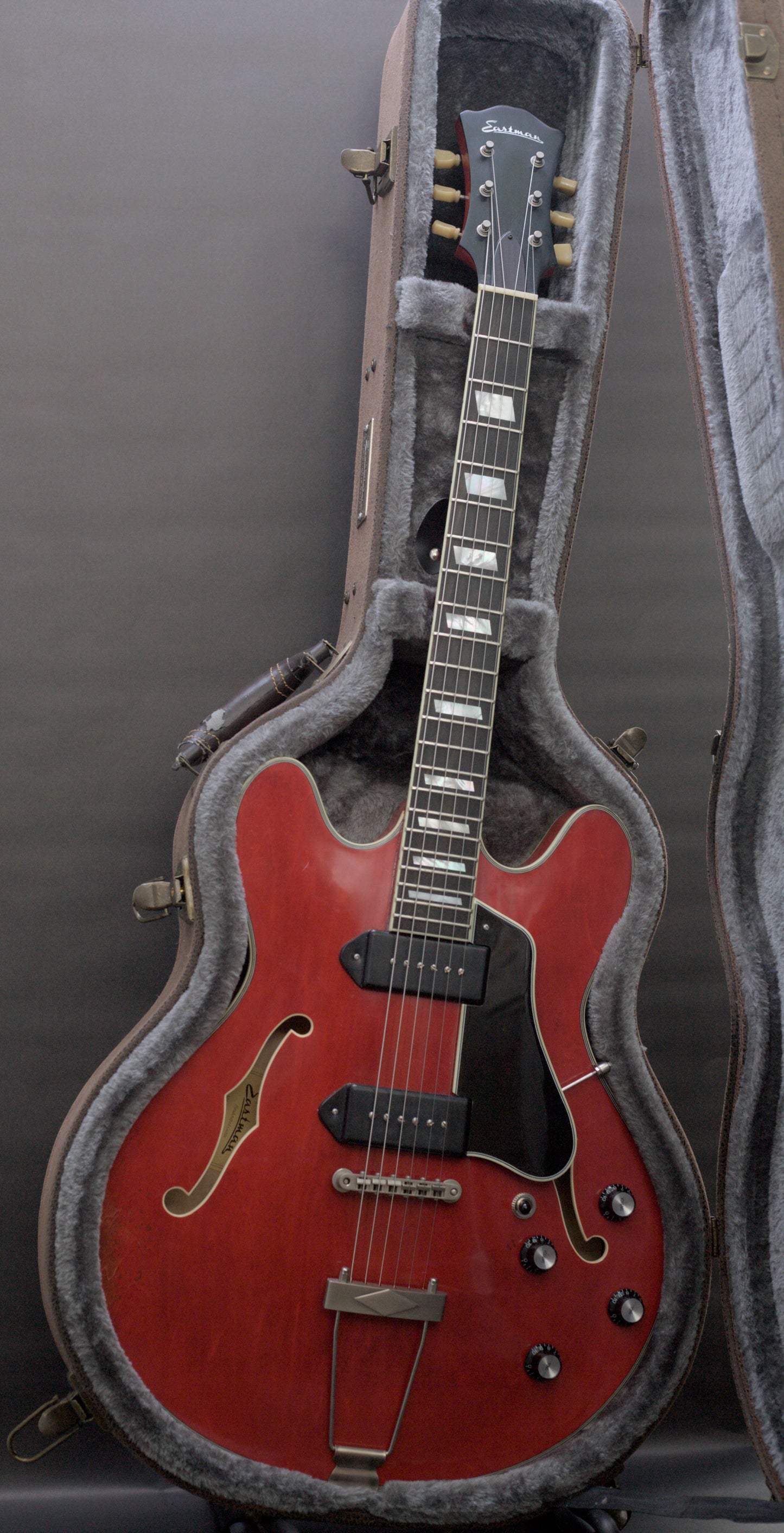 Eastman T64/V-RD Thinline 2022- Antique Red Varnish - MINT