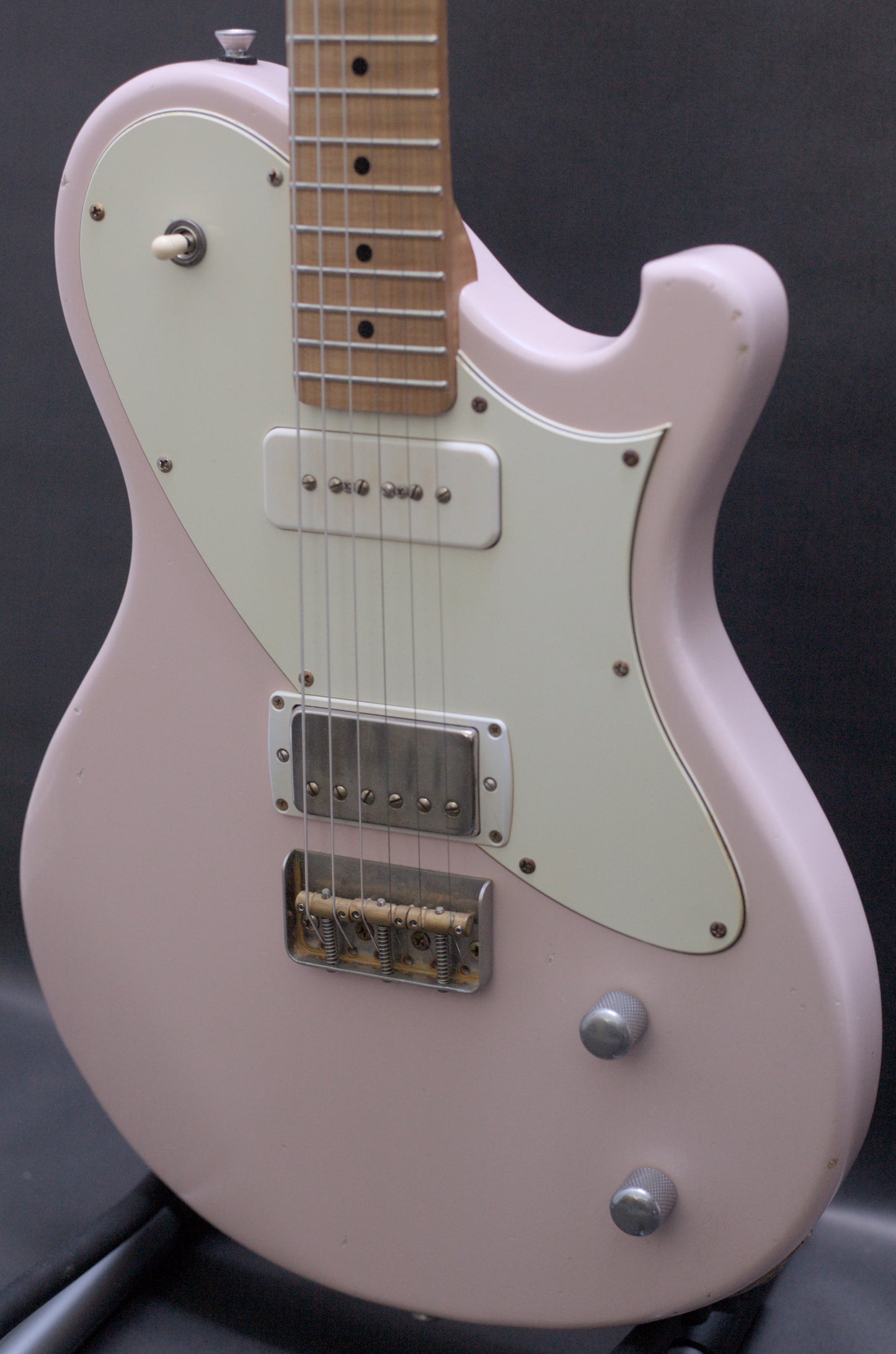 Seth Baccus Shoreline JM H90, Roasted Flame Maple Neck, Aged Nitro Shell Pink