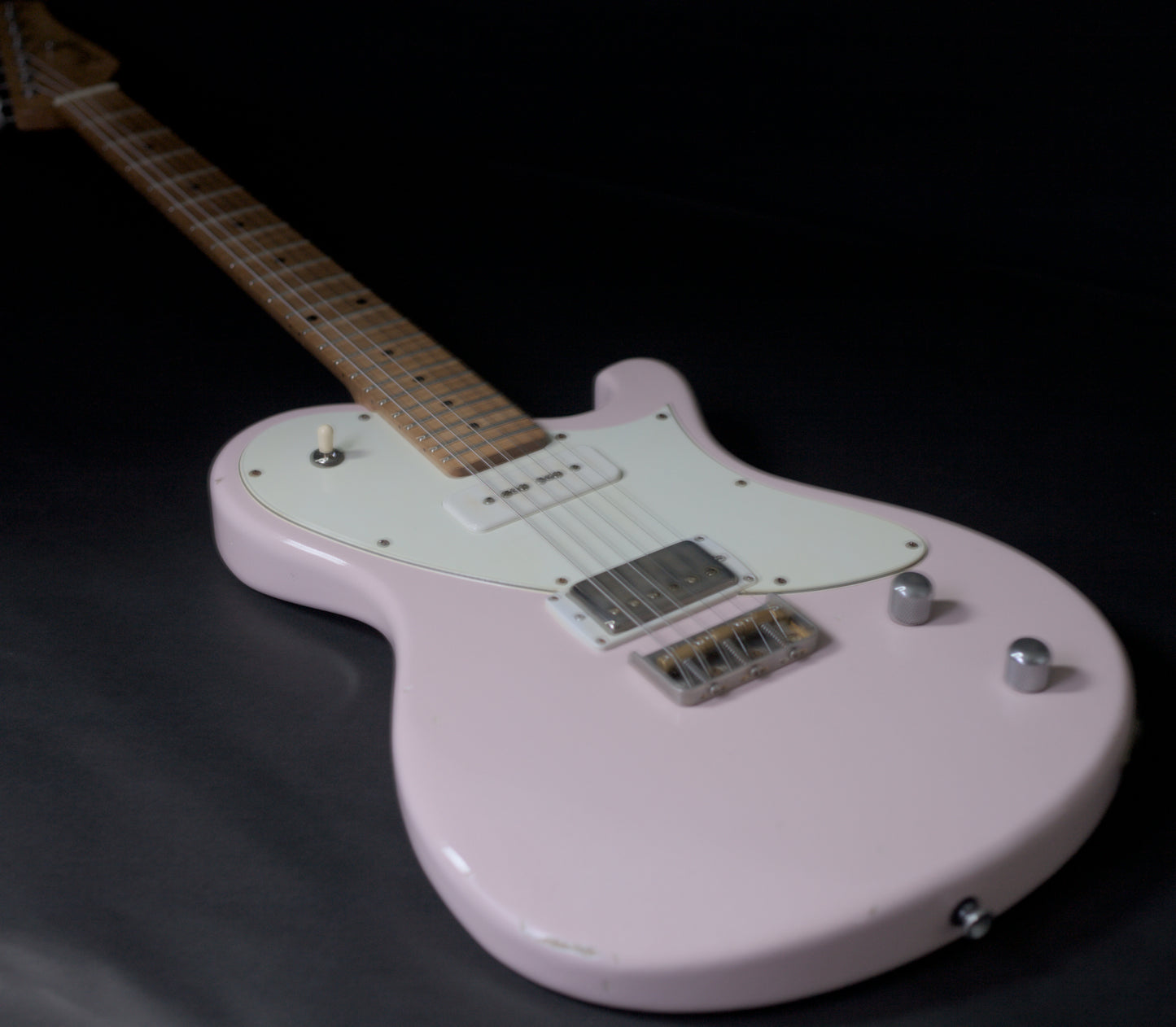 Seth Baccus Shoreline JM H90, Roasted Flame Maple Neck, Aged Nitro Shell Pink
