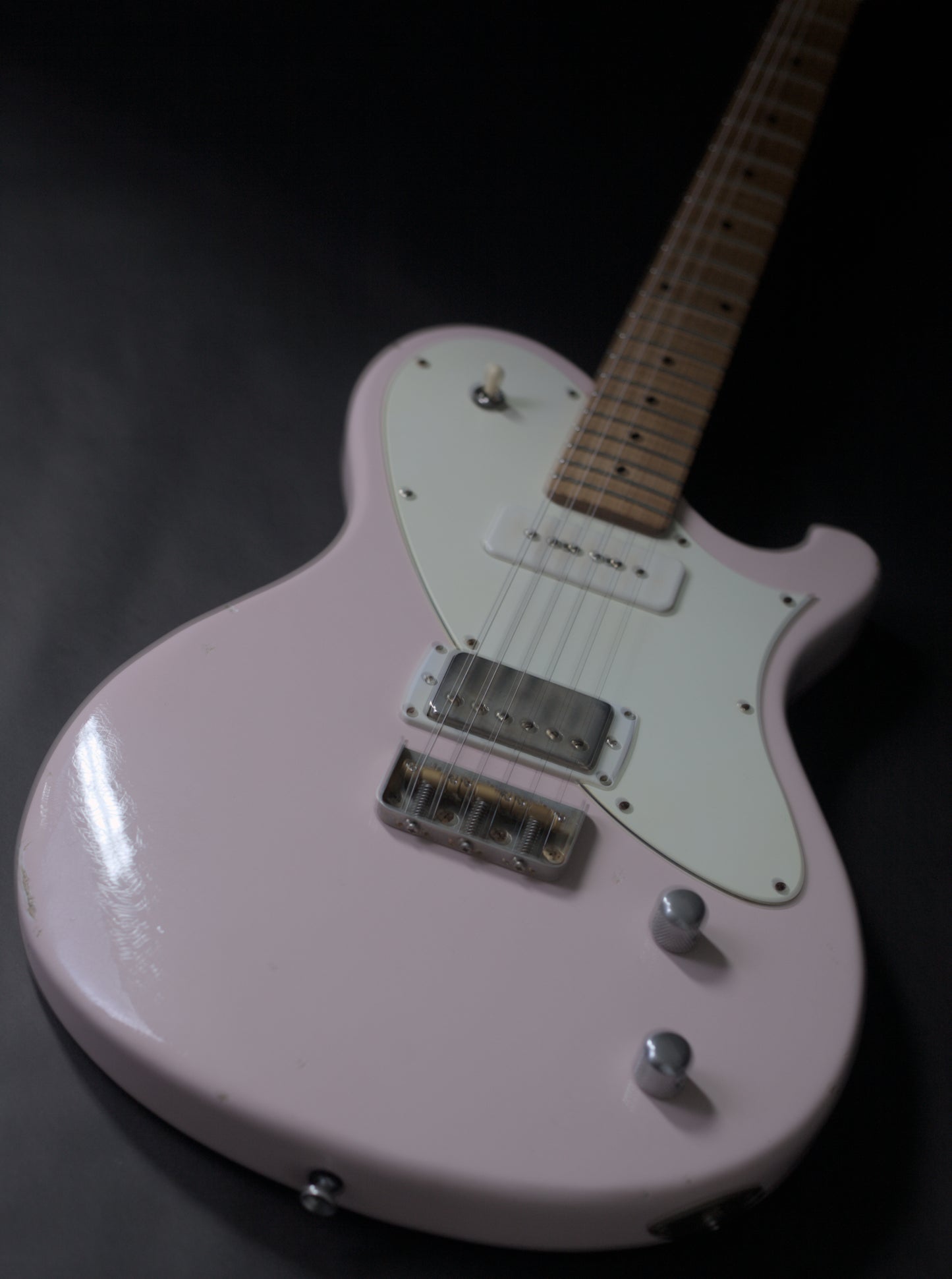Seth Baccus Shoreline JM H90, Roasted Flame Maple Neck, Aged Nitro Shell Pink