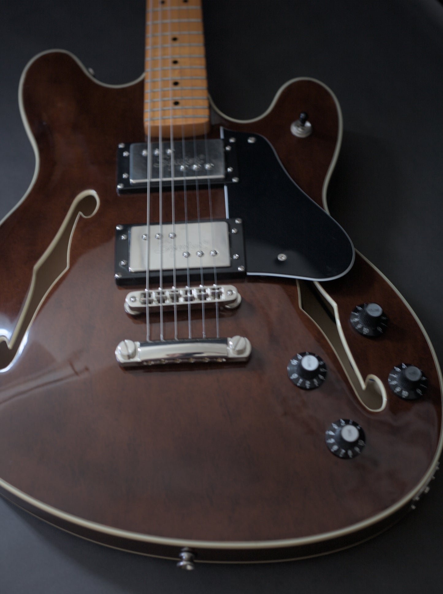 Squier Classic Vibe Starcaster - Walnut