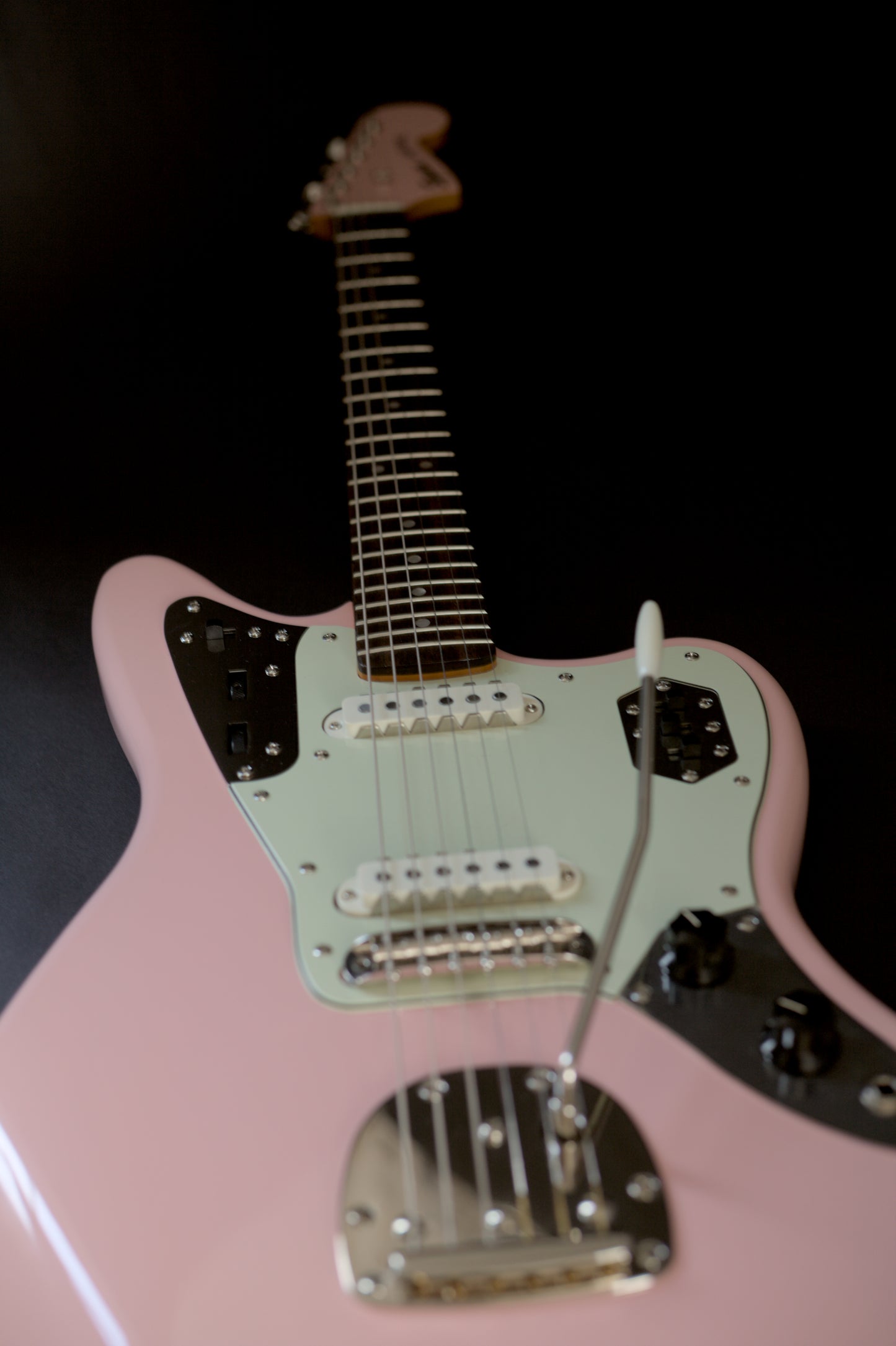 Squier FSR Classic Vibe '60s Jaguar, Shell Pink w/ matching headstock, Mint Condition, w/ Fender Gig Bag