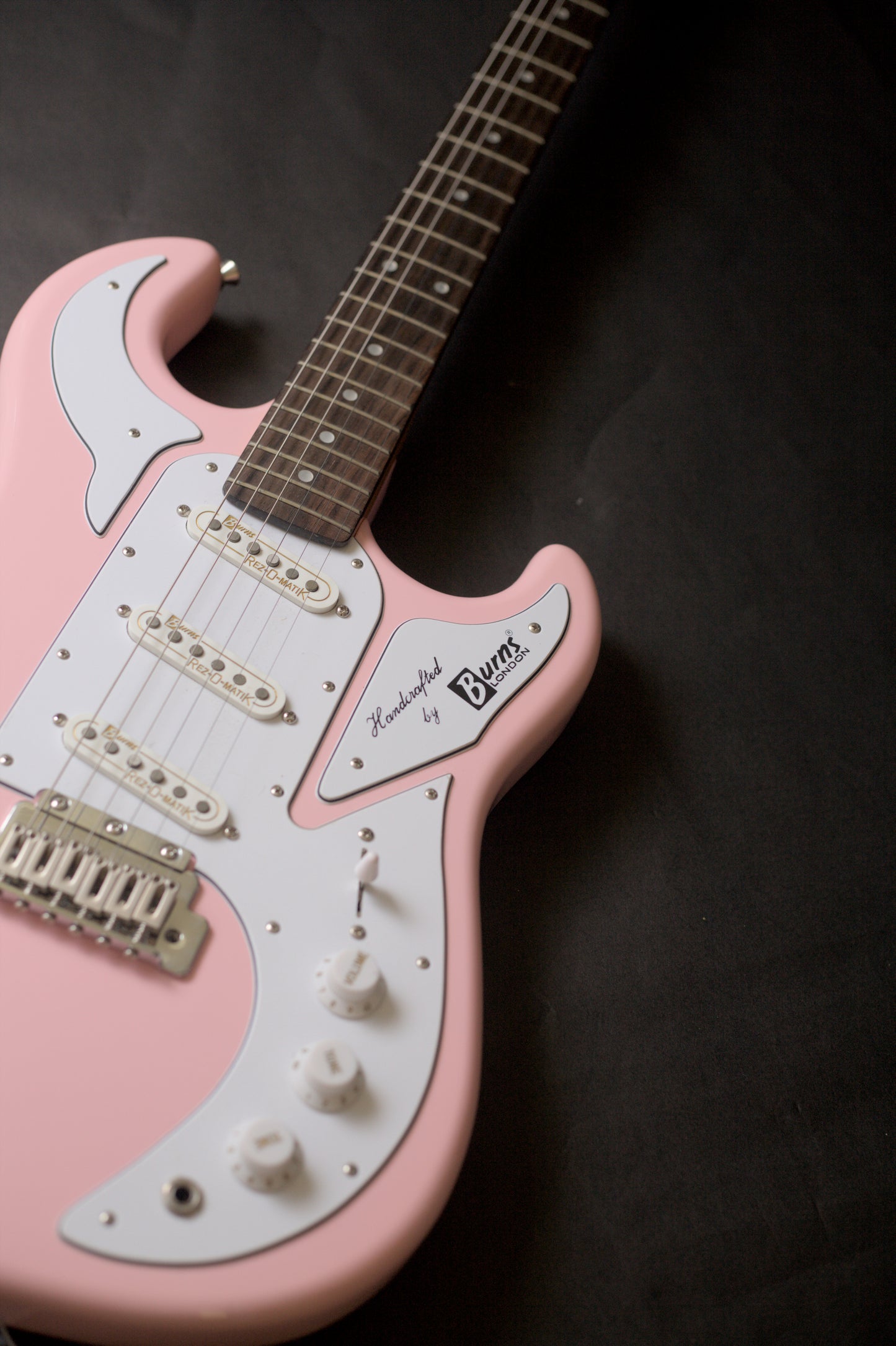 Burns Marquee Club Series 2021 - Shell Pink w/ gig bag