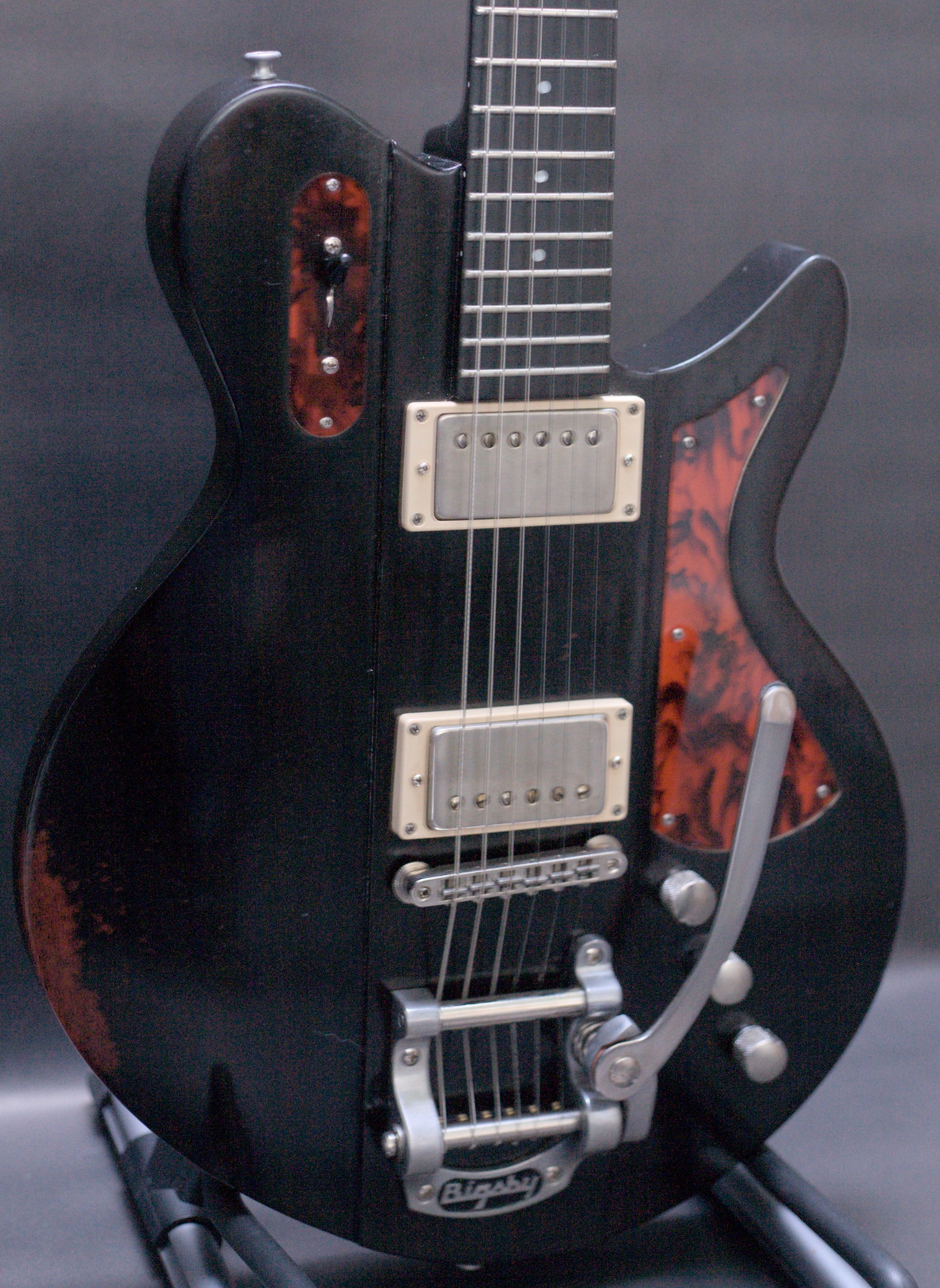 Eastman Juliet /v-B-BK Bigsby - Black Antique Varnish (7.7lbs)