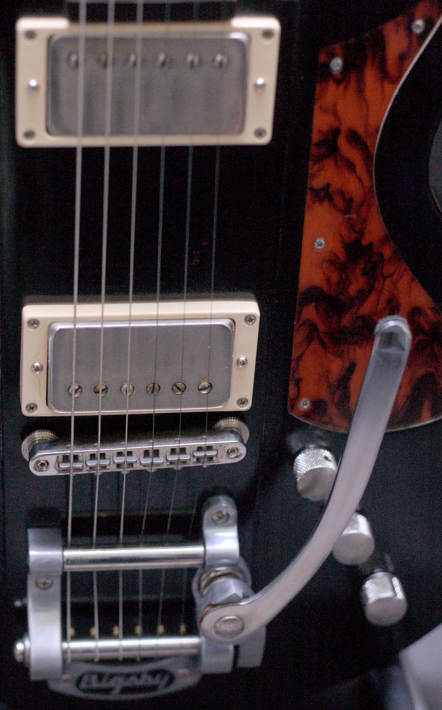 Eastman Juliet /v-B-BK Bigsby - Black Antique Varnish (7.7lbs)