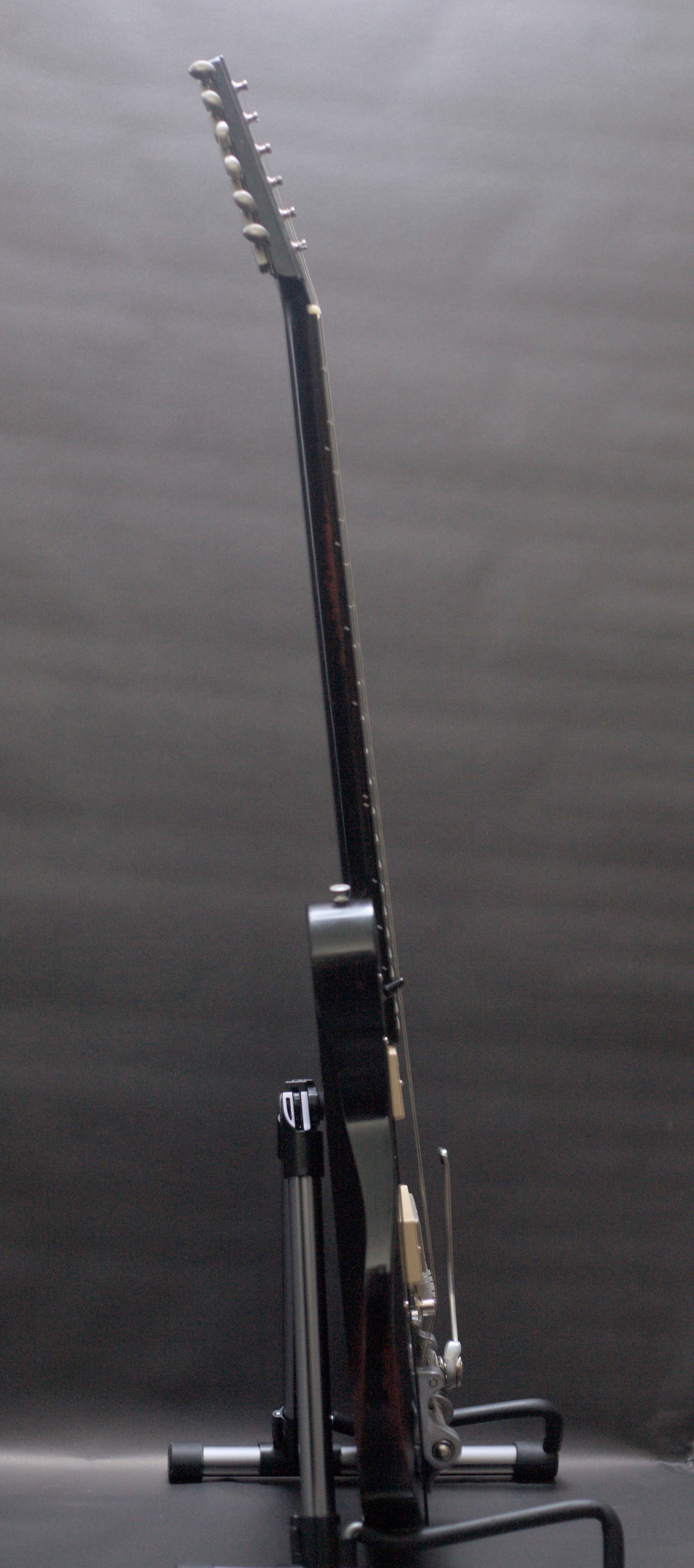 Eastman Juliet /v-B-BK Bigsby - Black Antique Varnish (7.7lbs)