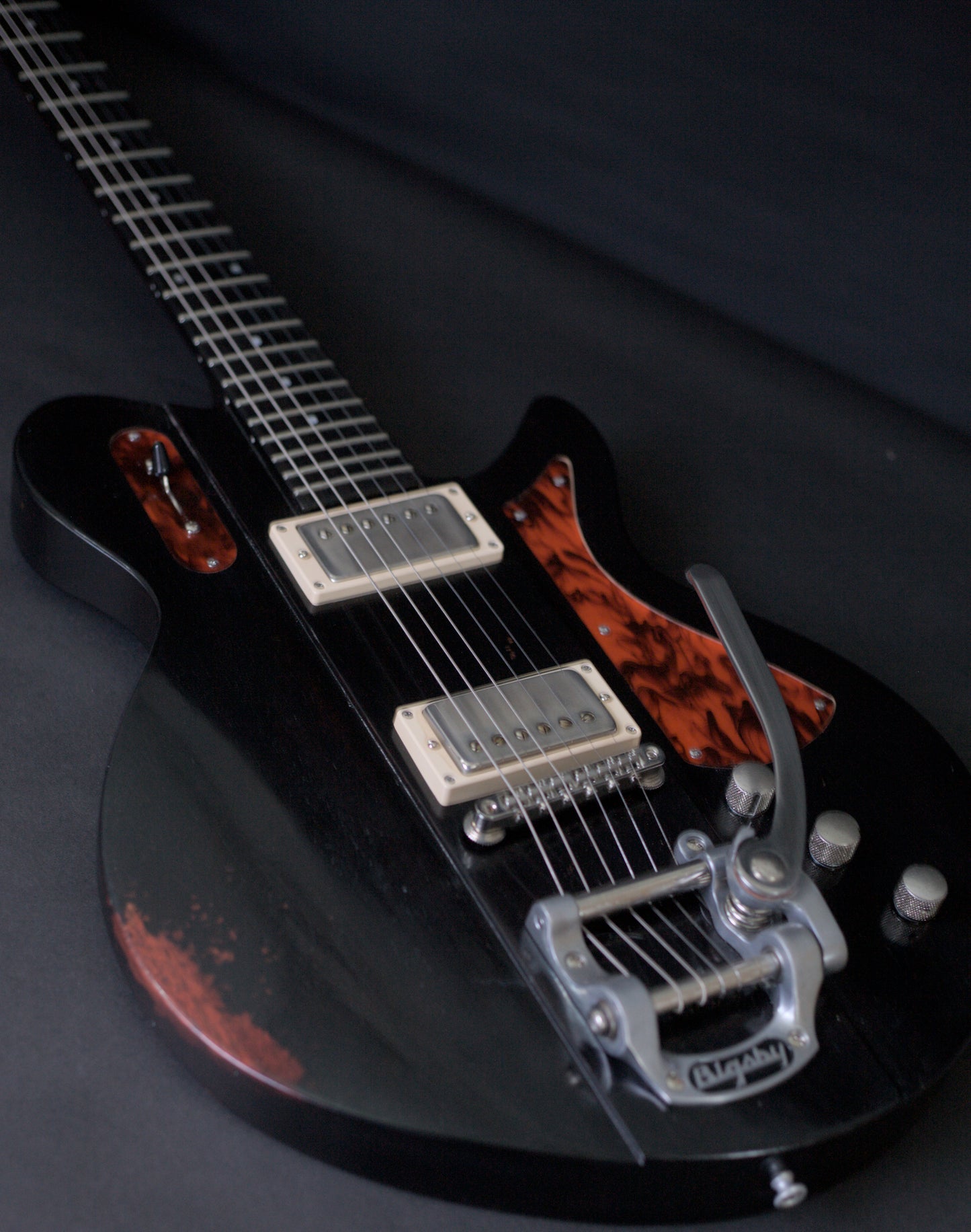 Eastman Juliet /v-B-BK Bigsby - Black Antique Varnish (7.7lbs)