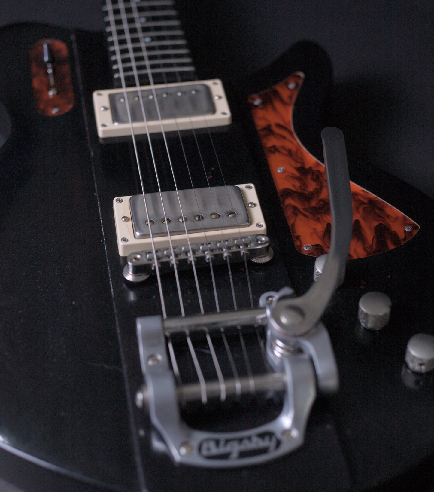 Eastman Juliet /v-B-BK Bigsby - Black Antique Varnish (7.7lbs)