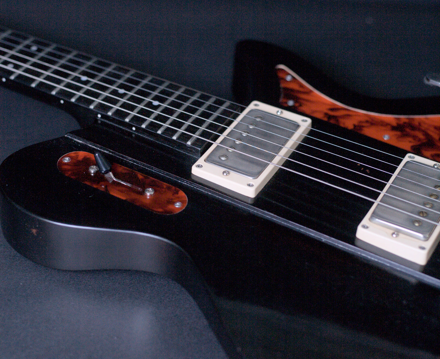 Eastman Juliet /v-B-BK Bigsby - Black Antique Varnish (7.7lbs)