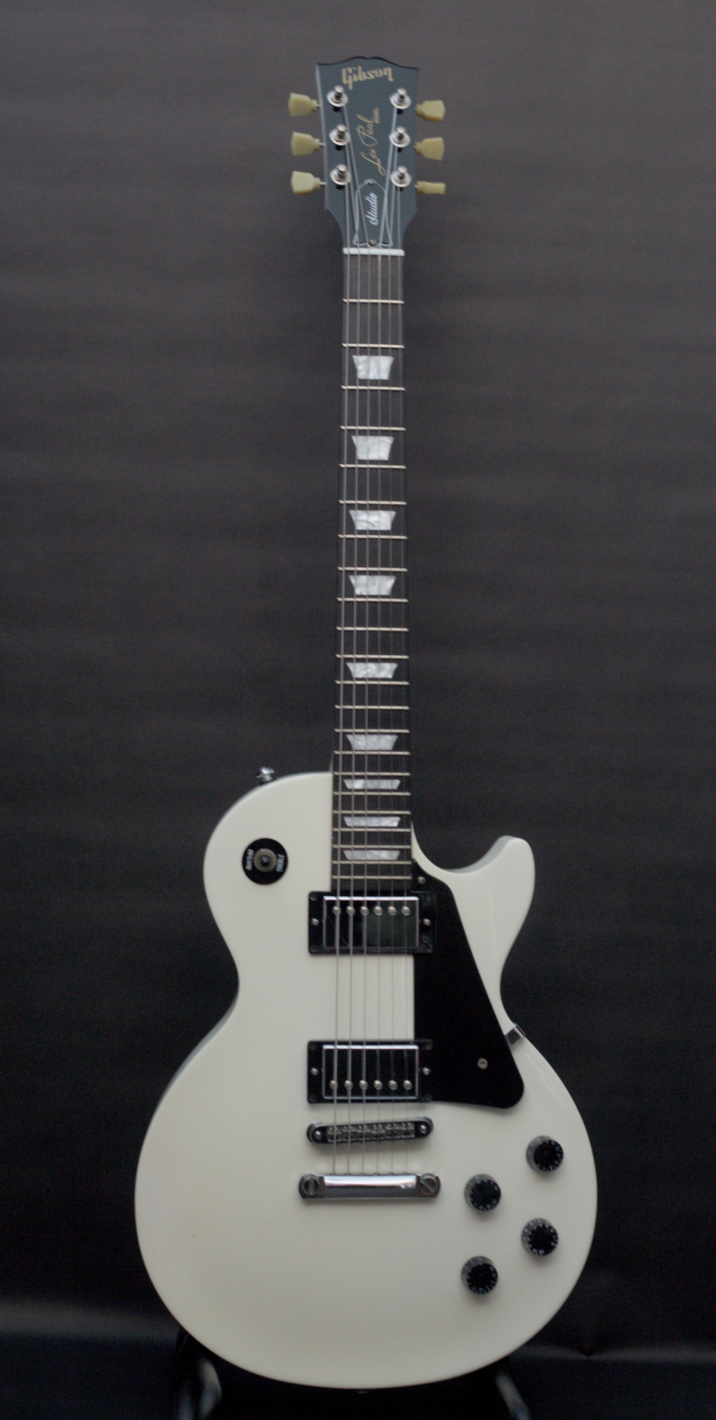 Gibson Les Paul Studio with Chrome Hardware 2009 - Alpine White - Hard case & papers