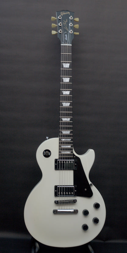 Gibson Les Paul Studio with Chrome Hardware 2009 - Alpine White - Hard case & papers