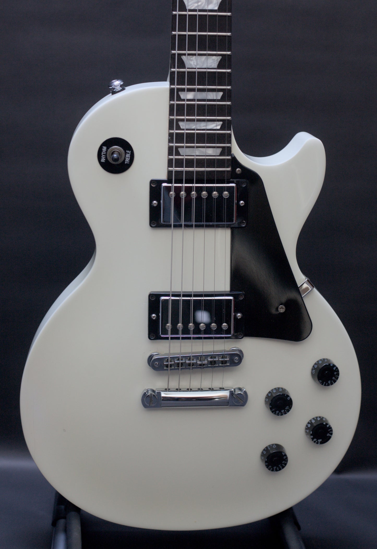 Gibson Les Paul Studio with Chrome Hardware 2009 - Alpine White - Hard case & papers