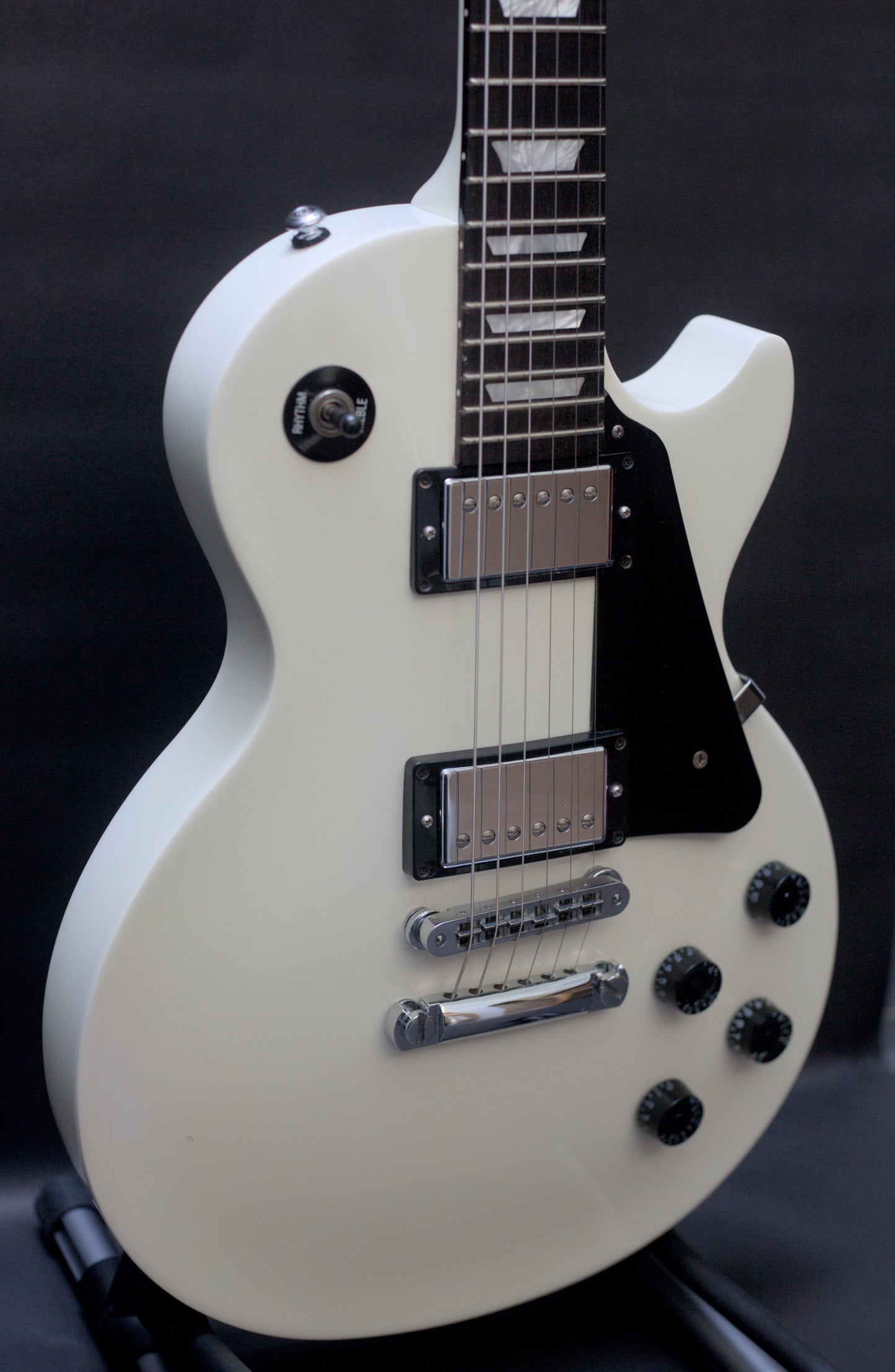 Gibson Les Paul Studio with Chrome Hardware 2009 - Alpine White - Hard case & papers