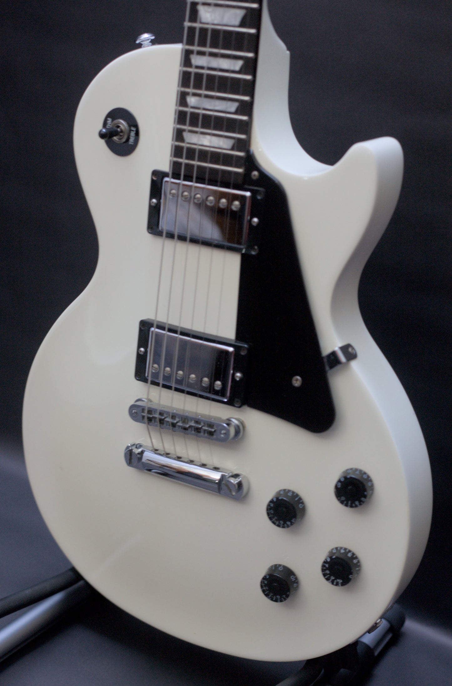 Gibson Les Paul Studio with Chrome Hardware 2009 - Alpine White - Hard case & papers