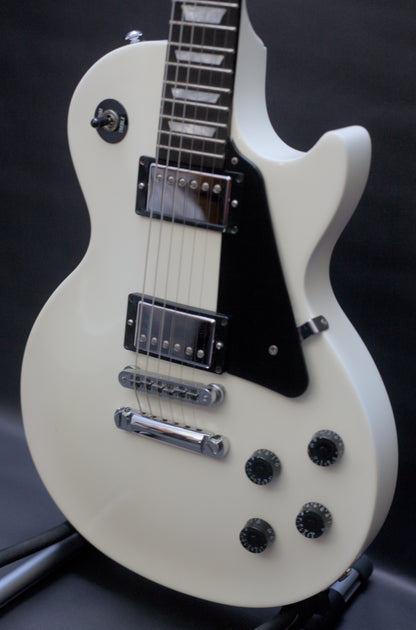 Gibson Les Paul Studio with Chrome Hardware 2009 - Alpine White - Hard case & papers