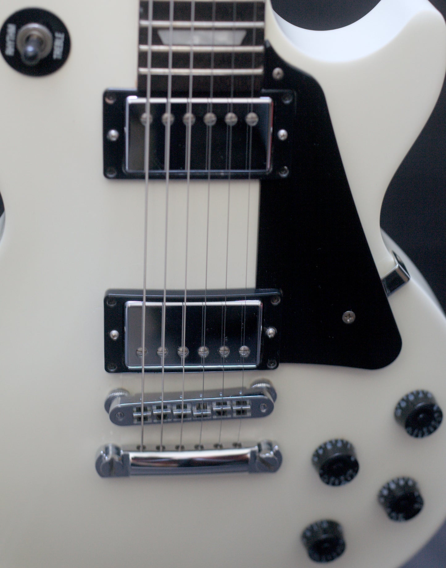 Gibson Les Paul Studio with Chrome Hardware 2009 - Alpine White - Hard case & papers