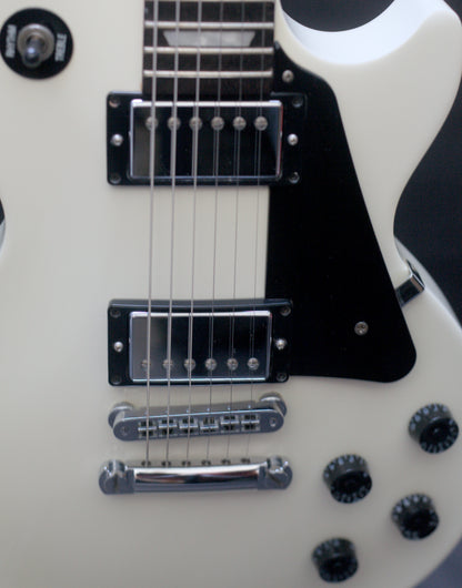 Gibson Les Paul Studio with Chrome Hardware 2009 - Alpine White - Hard case & papers