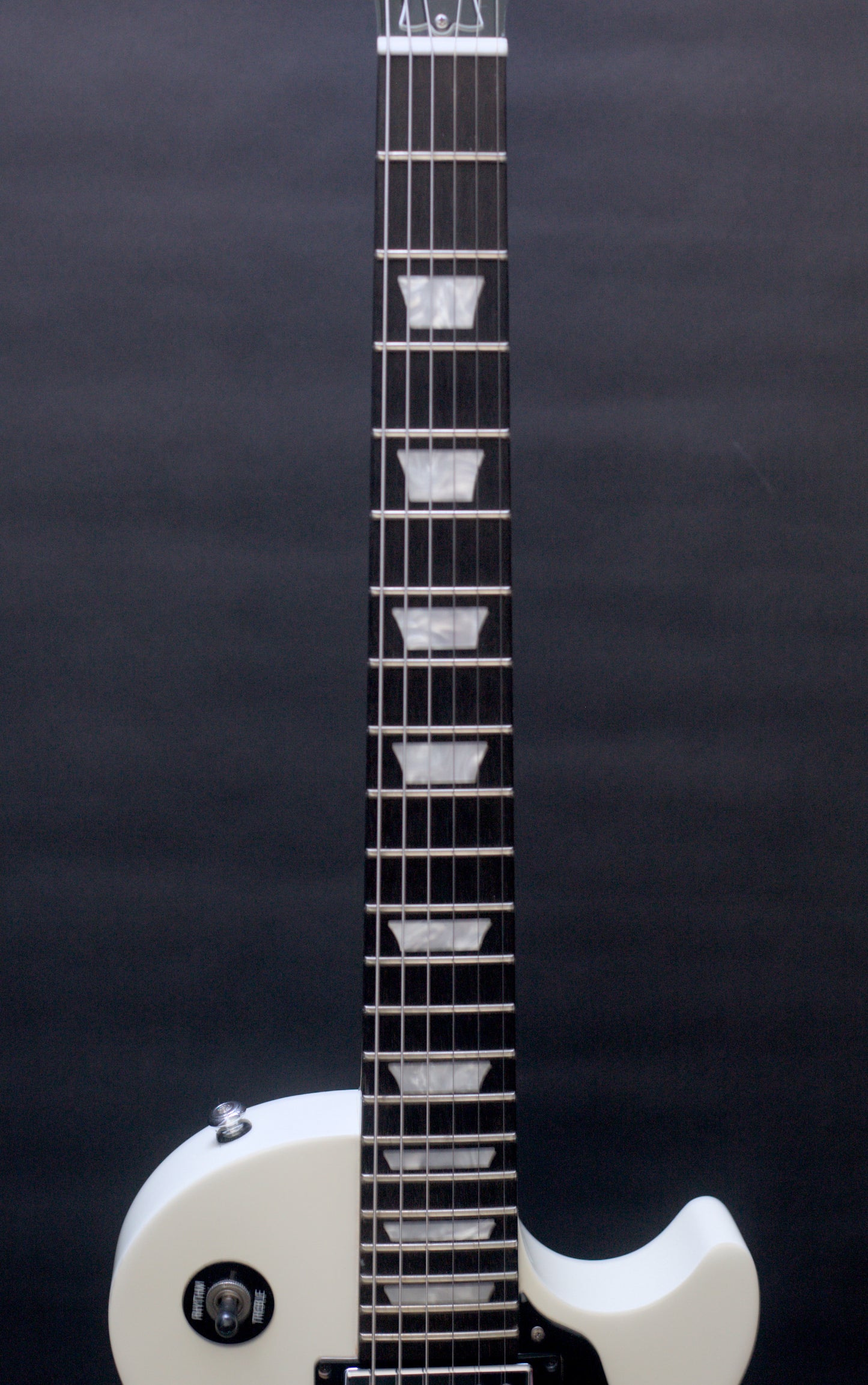 Gibson Les Paul Studio with Chrome Hardware 2009 - Alpine White - Hard case & papers