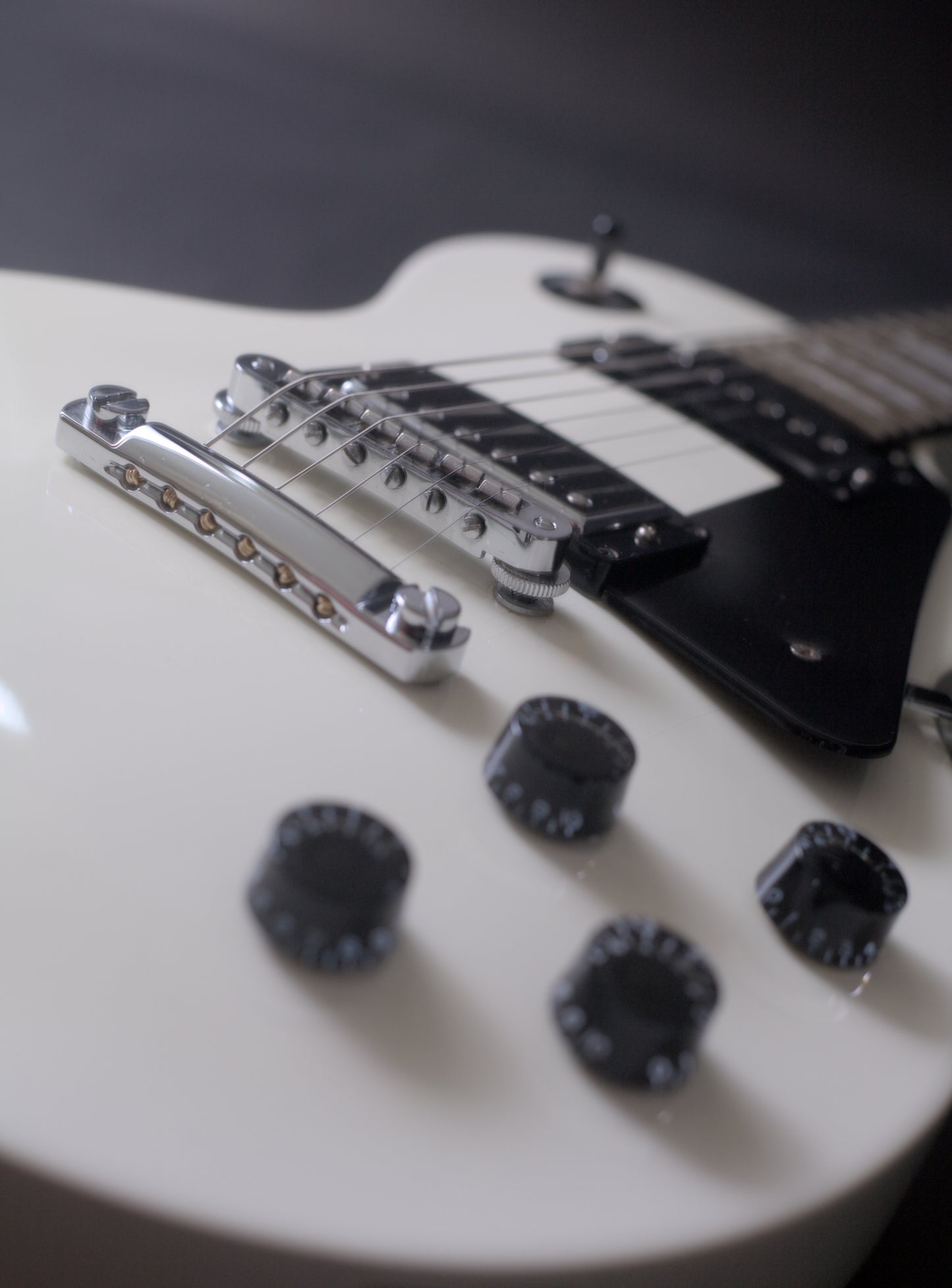 Gibson Les Paul Studio with Chrome Hardware 2009 - Alpine White - Hard case & papers