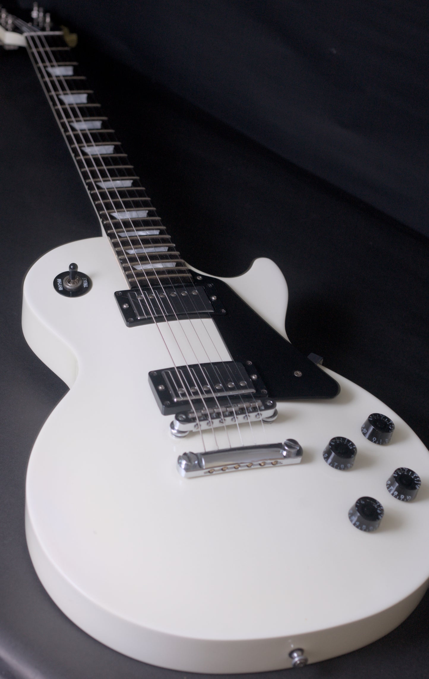 Gibson Les Paul Studio with Chrome Hardware 2009 - Alpine White - Hard case & papers