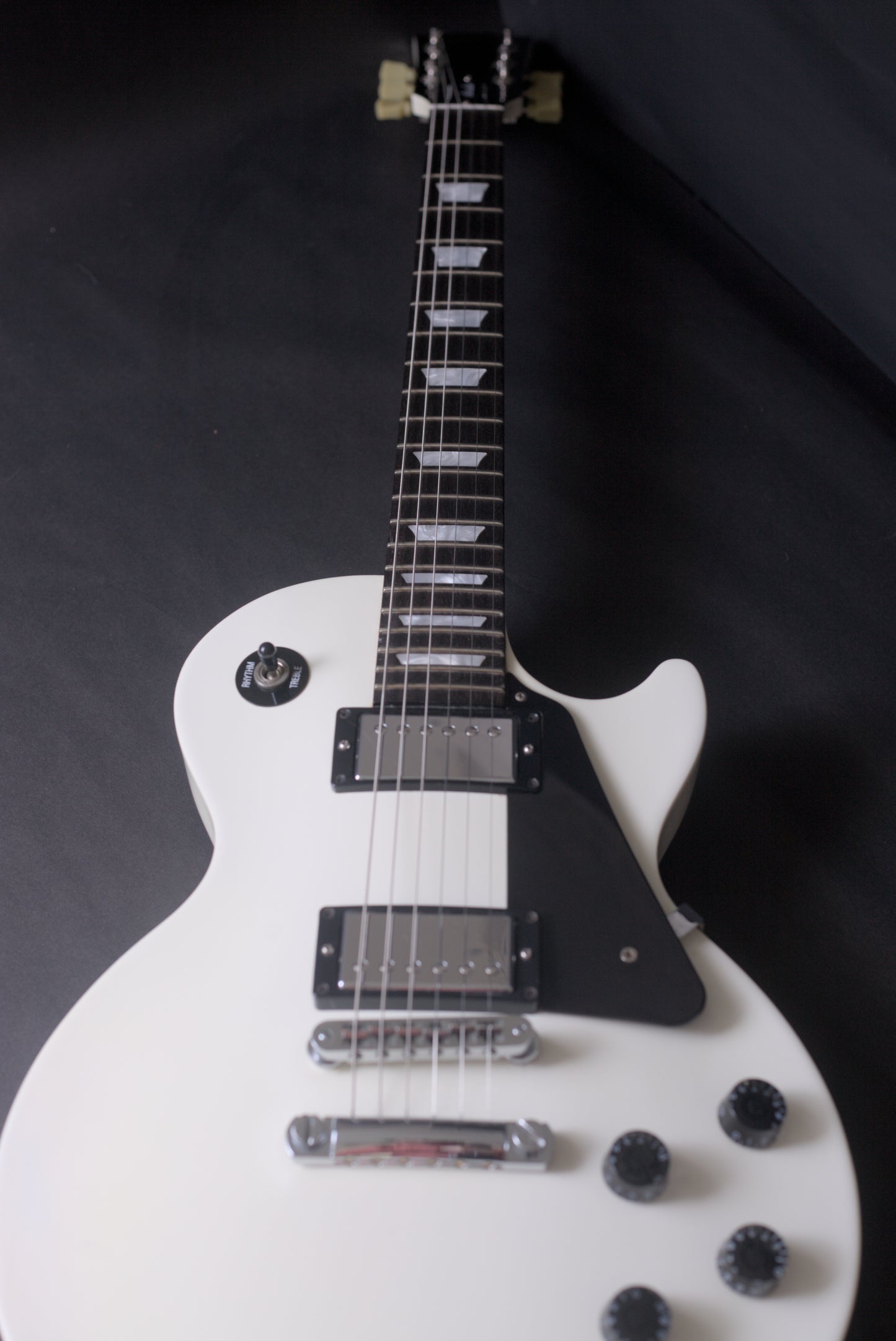 Gibson Les Paul Studio with Chrome Hardware 2009 - Alpine White - Hard case & papers