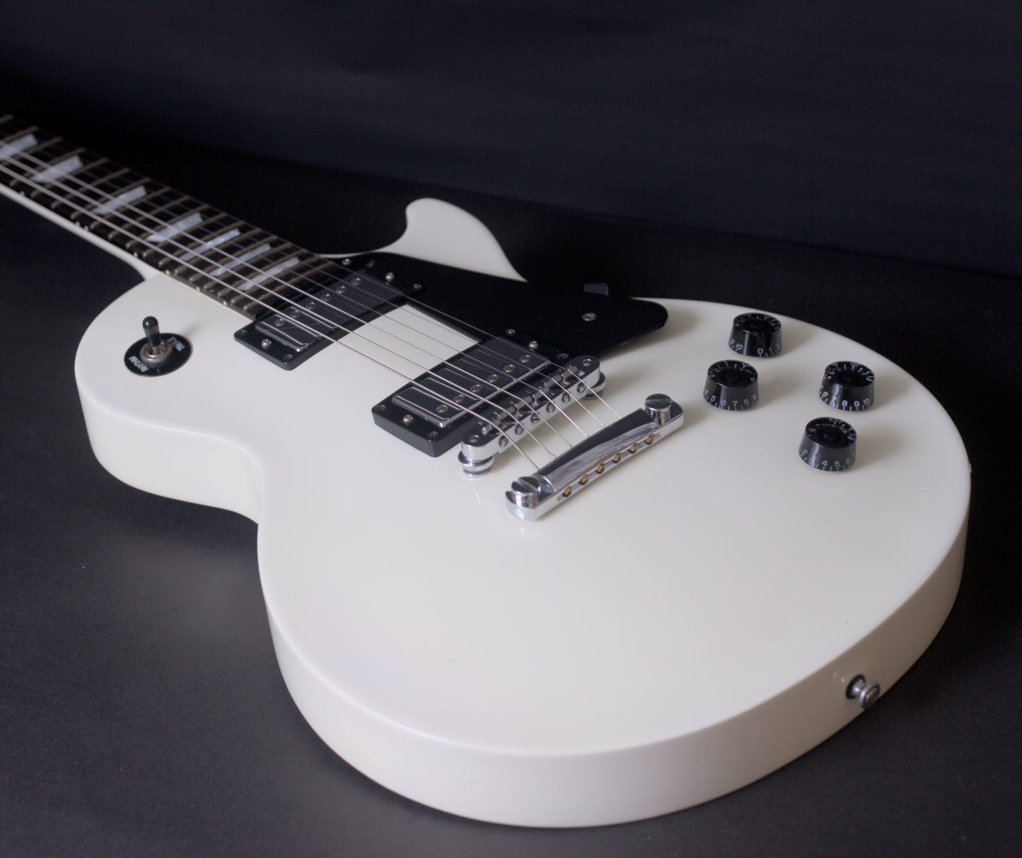Gibson Les Paul Studio with Chrome Hardware 2009 - Alpine White - Hard case & papers