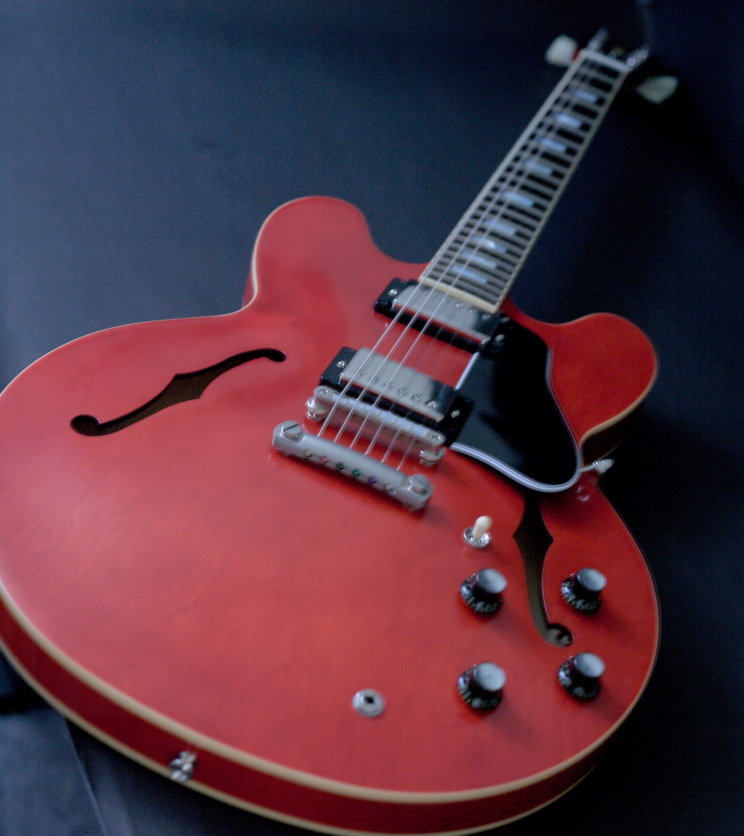 Epiphone Inspired by Gibson Custom 1962 ES-335 Reissue – Sixties Cherry