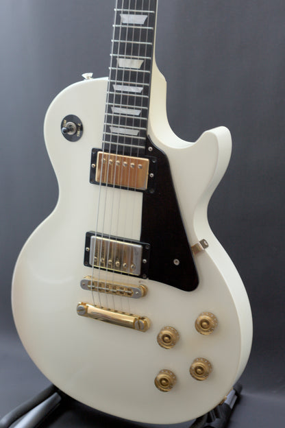 Gibson Les Paul Studio 2006. Alpine White with Ebony fingerboard