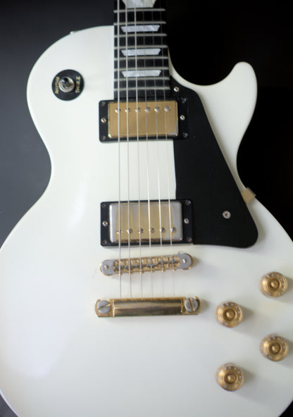 Gibson Les Paul Studio 2006. Alpine White with Ebony fingerboard