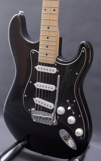 G&L Tribute Series Legacy with Maple Fretboard, Gloss Black