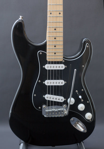 G&L Tribute Series Legacy with Maple Fretboard, Gloss Black