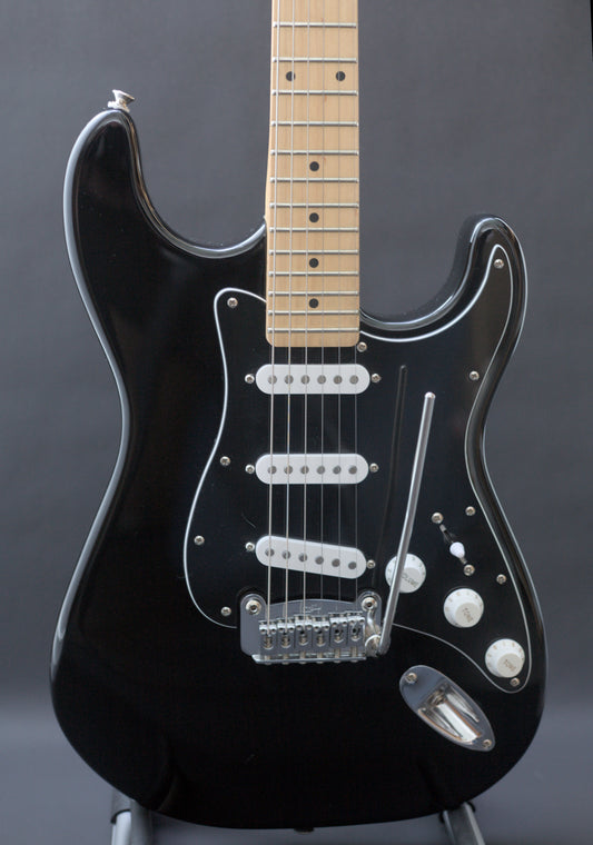 G&L Tribute Series Legacy with Maple Fretboard, Gloss Black