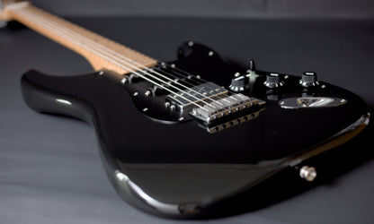 Fender FSR Player Plus Stratocaster HSS, Black with Anodized Pickguard - MINT!