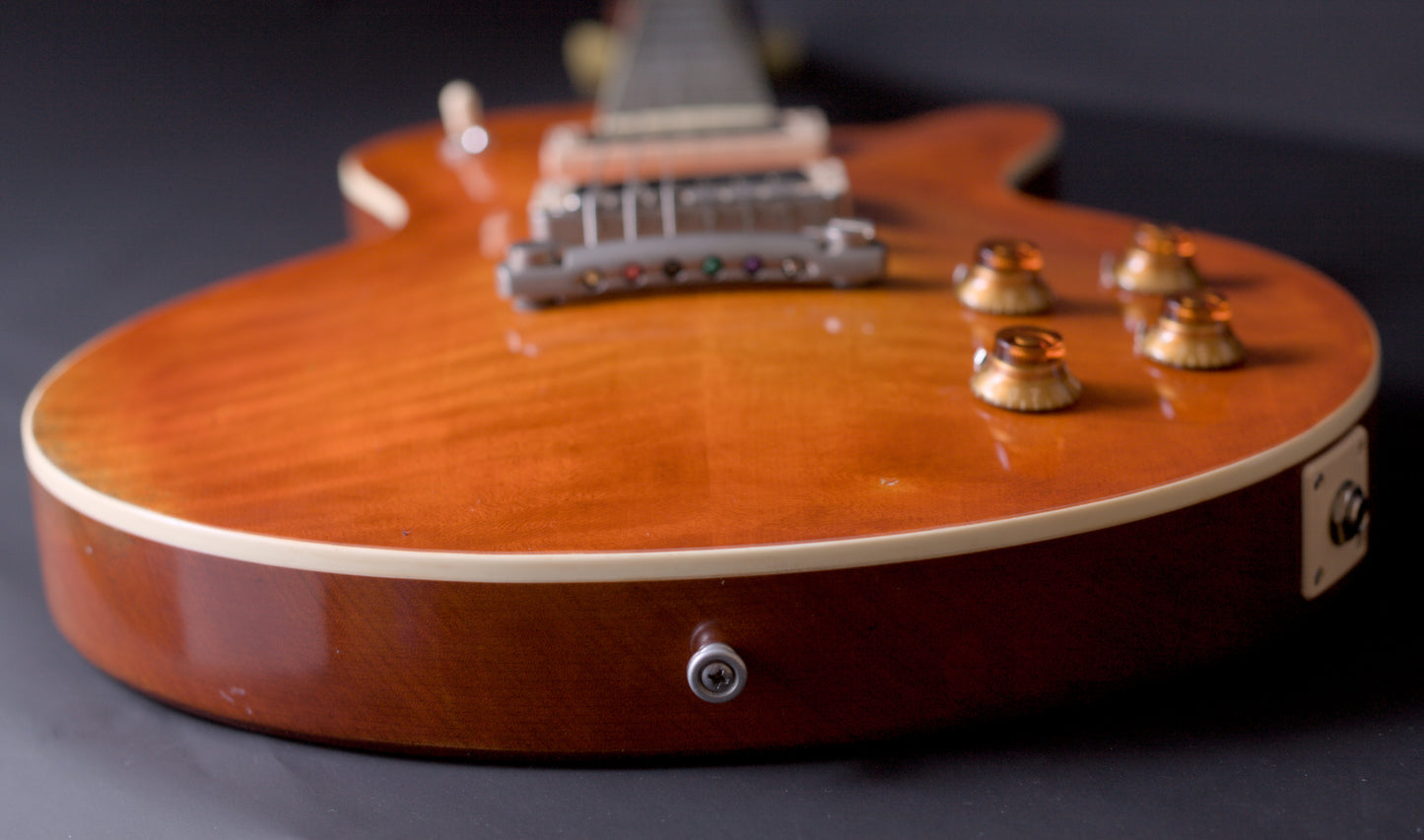 Eastman SB59/v-AMB Single Cutaway, Antique Amber Varnish