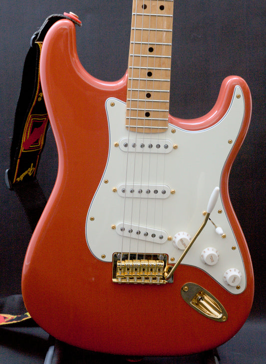 Fender FSR Tribute Stratocaster Fiesta Red w/ gold hardware (Limited Edition)