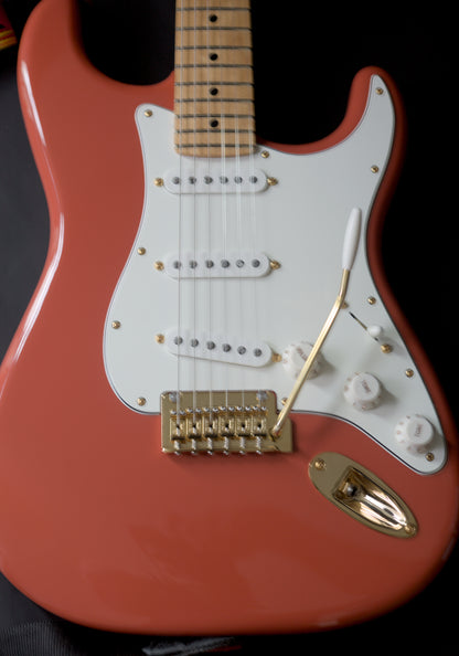 Fender FSR Tribute Stratocaster Fiesta Red w/ gold hardware (Limited Edition)