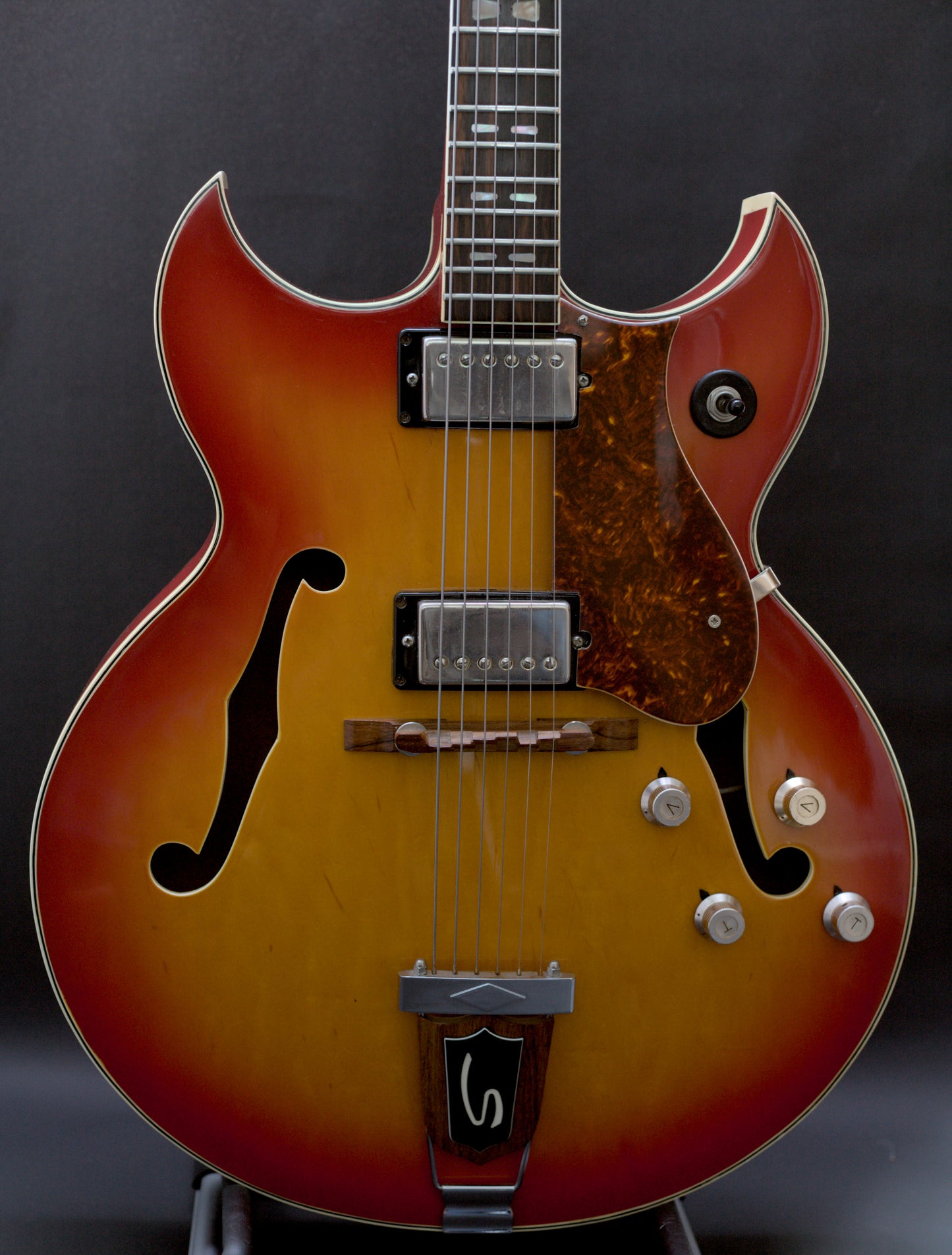 Late 60s/ Early 70s MIJ Shaftesbury Barney Kessel 3264 Hollow-Body