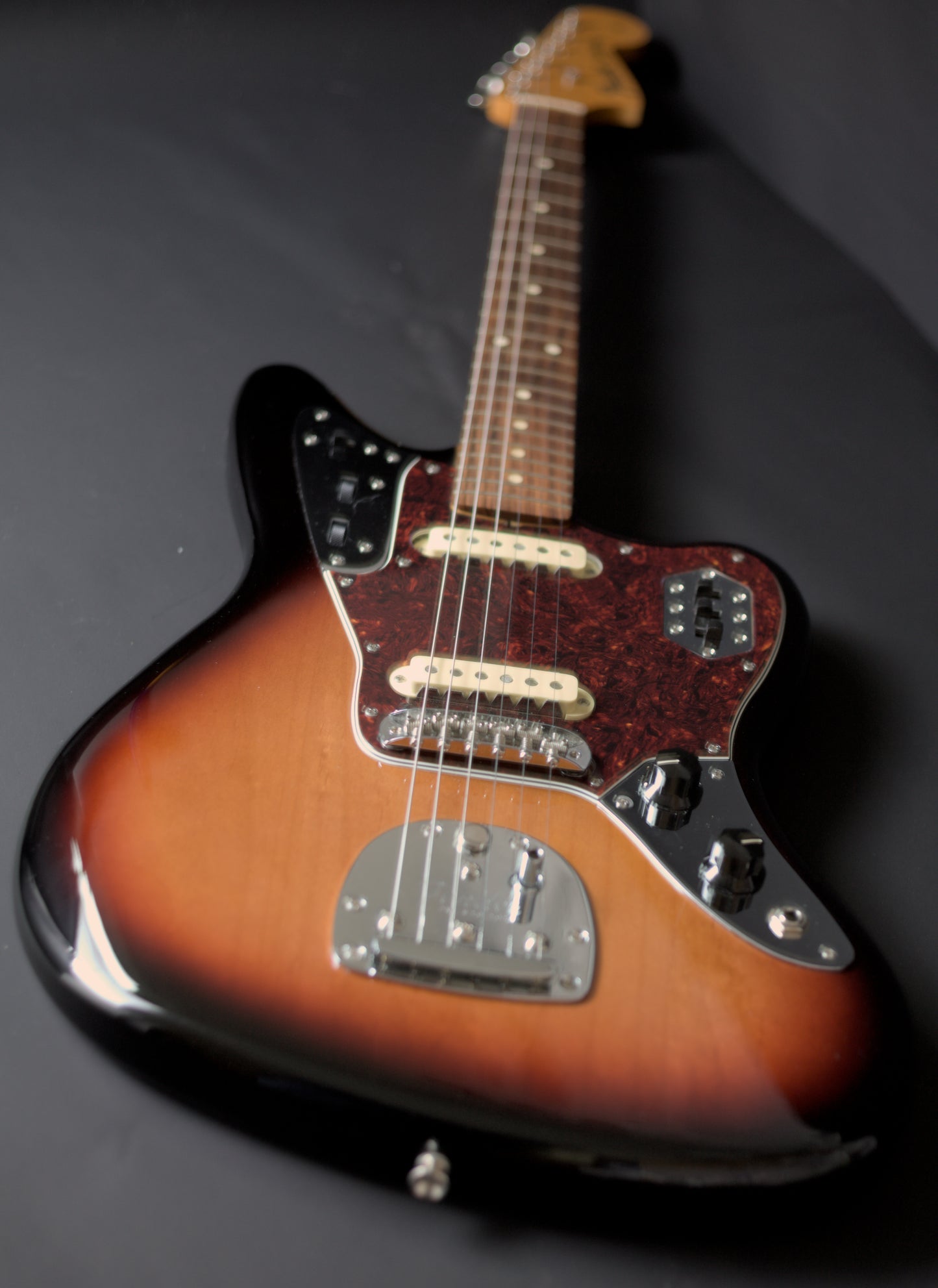 Fender Vintera '60s Jaguar 2021 - 3 Colour Sunburst