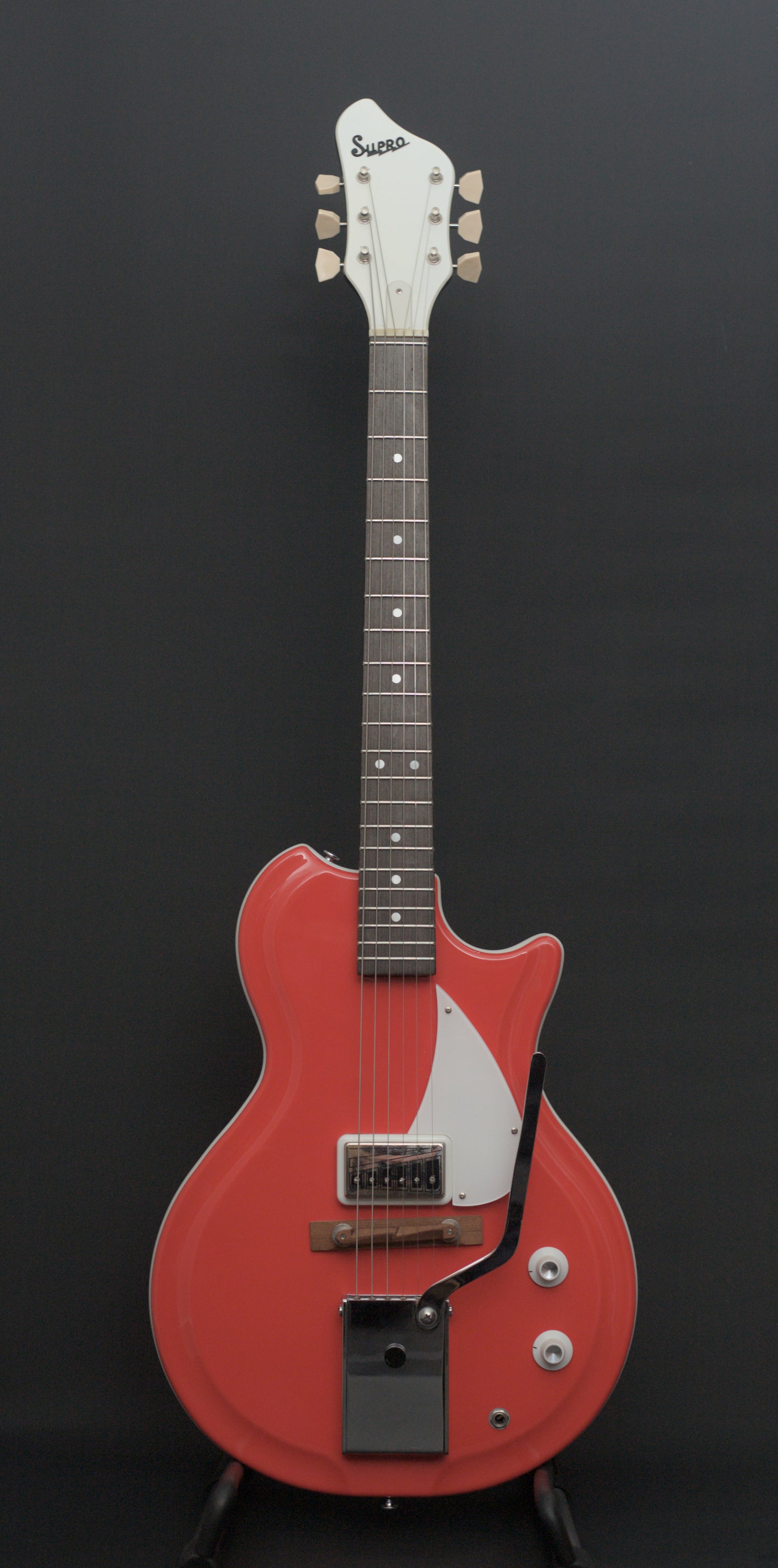 Supro Americana Series Belmont 1572 Vibrato  - Poppy Red with original 1960s case
