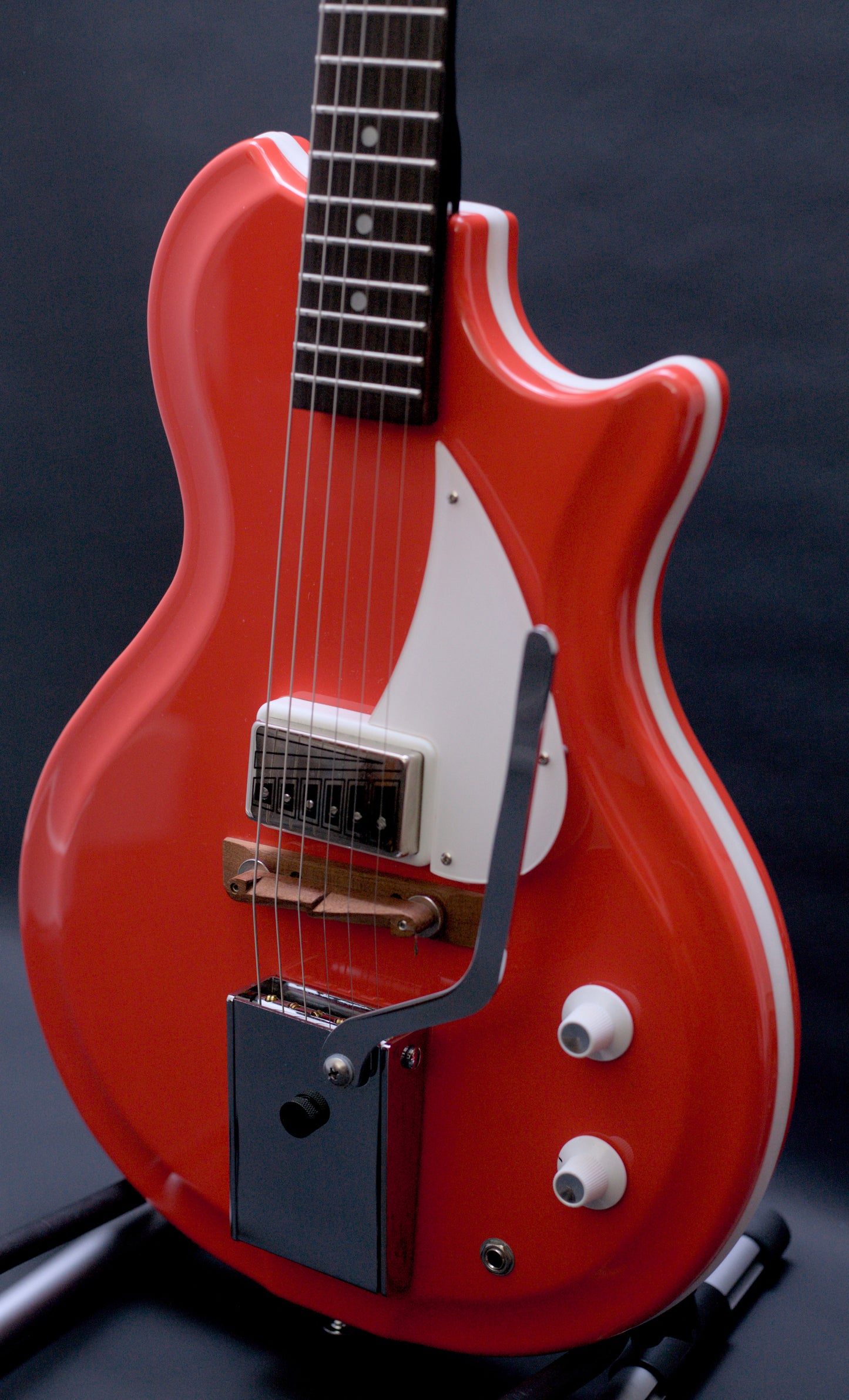 Supro Americana Series Belmont 1572 Vibrato  - Poppy Red with original 1960s case