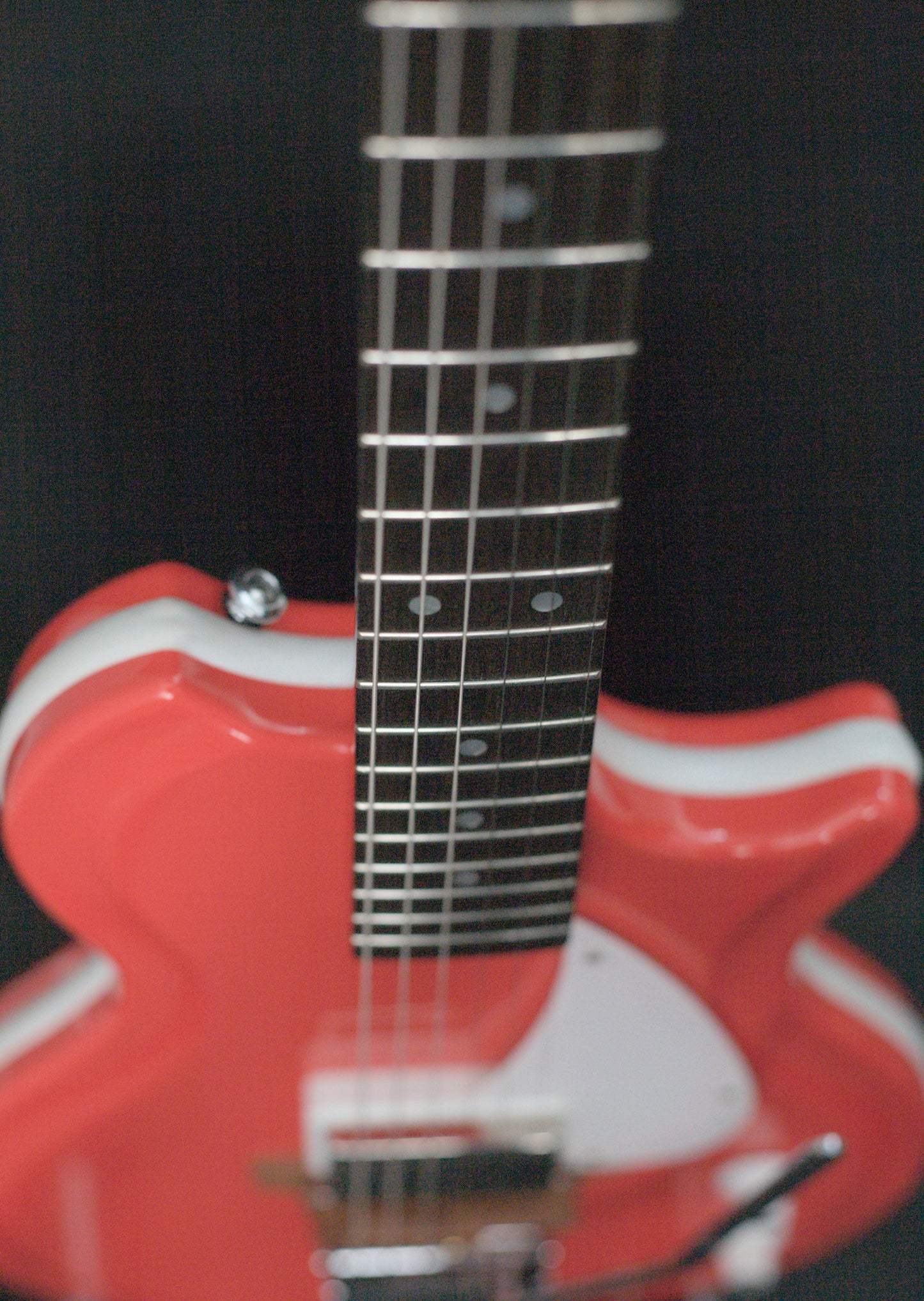 Supro Americana Series Belmont 1572 Vibrato  - Poppy Red with original 1960s case