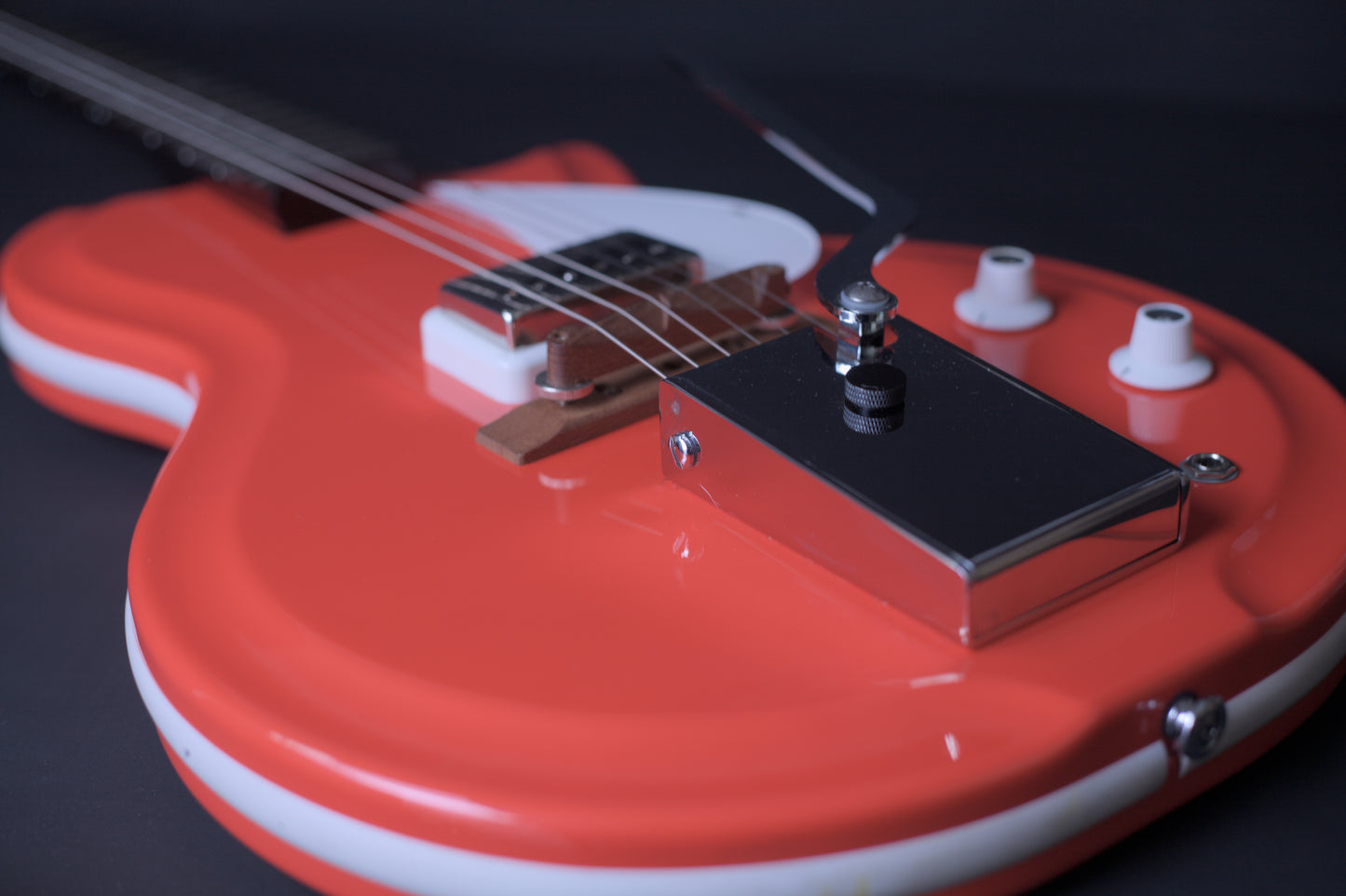 Supro Americana Series Belmont 1572 Vibrato  - Poppy Red with original 1960s case